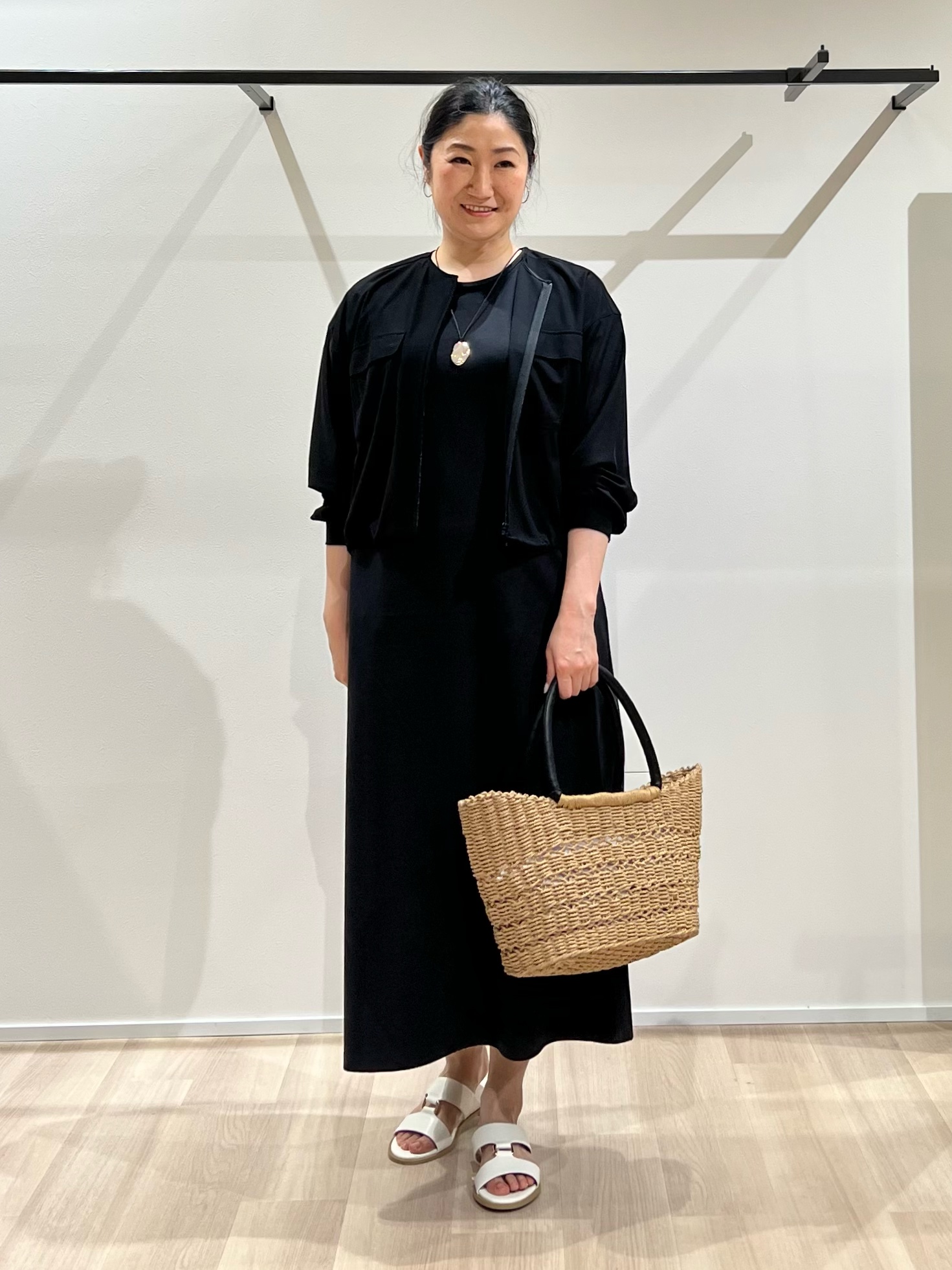 TOMOMIさんの「UNTITLED｜【接触冷感/UVカット/遮熱/抗菌防臭】ライトプレーティングワンピース」を使ったコーディネート