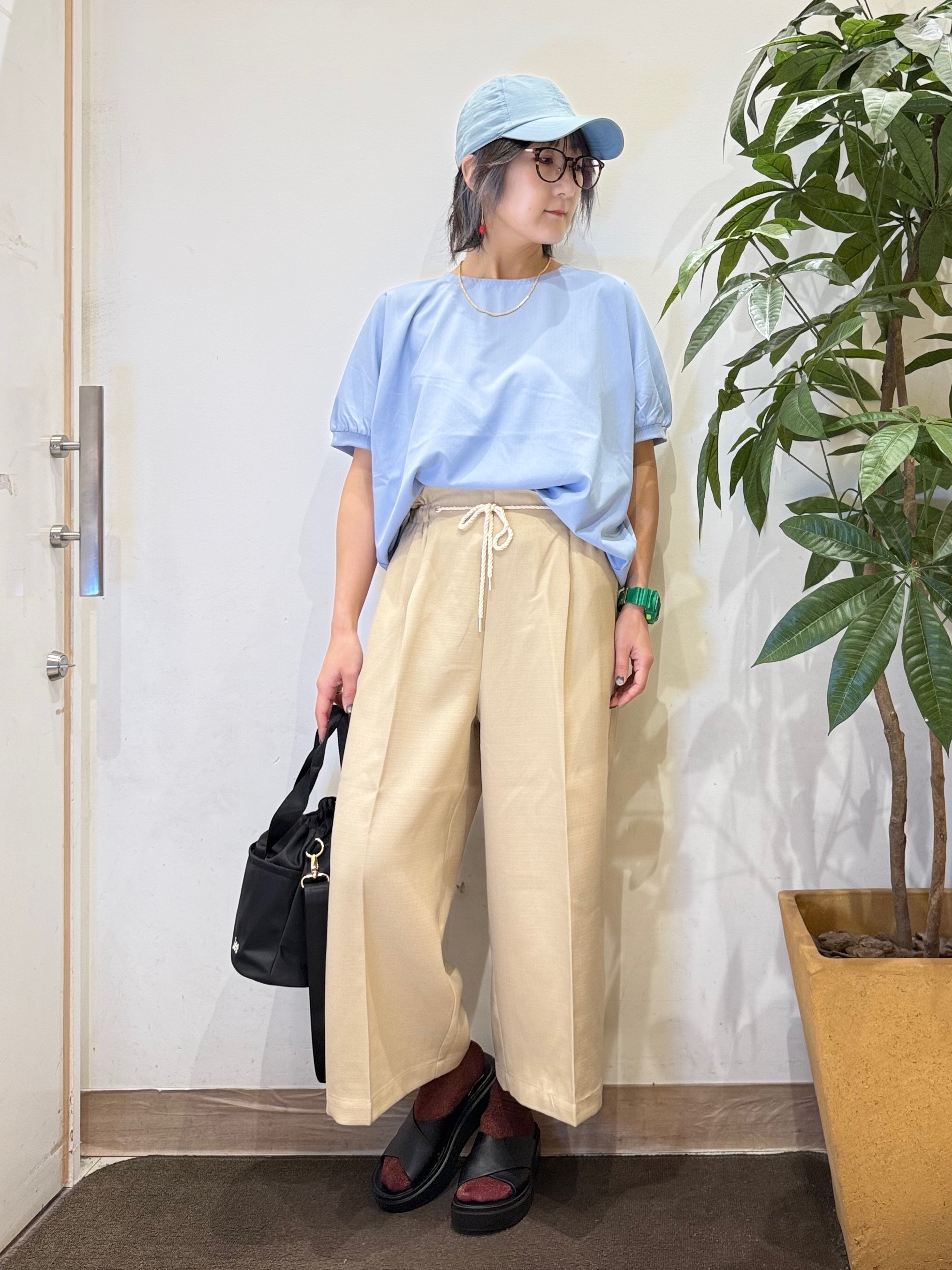 misakiさんの「SHOO･LA･RUE｜【洗濯後しわになりにくい】インせず着られる さらっとタッチのドルマンブラウス」を使ったコーディネート