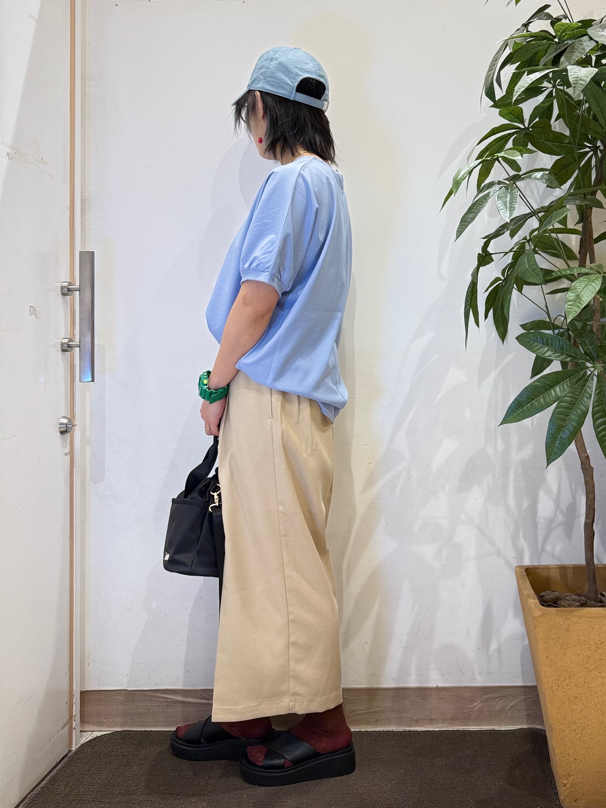misakiさんの「SHOO･LA･RUE｜【洗濯後しわになりにくい】インせず着られる さらっとタッチのドルマンブラウス」を使ったコーディネート