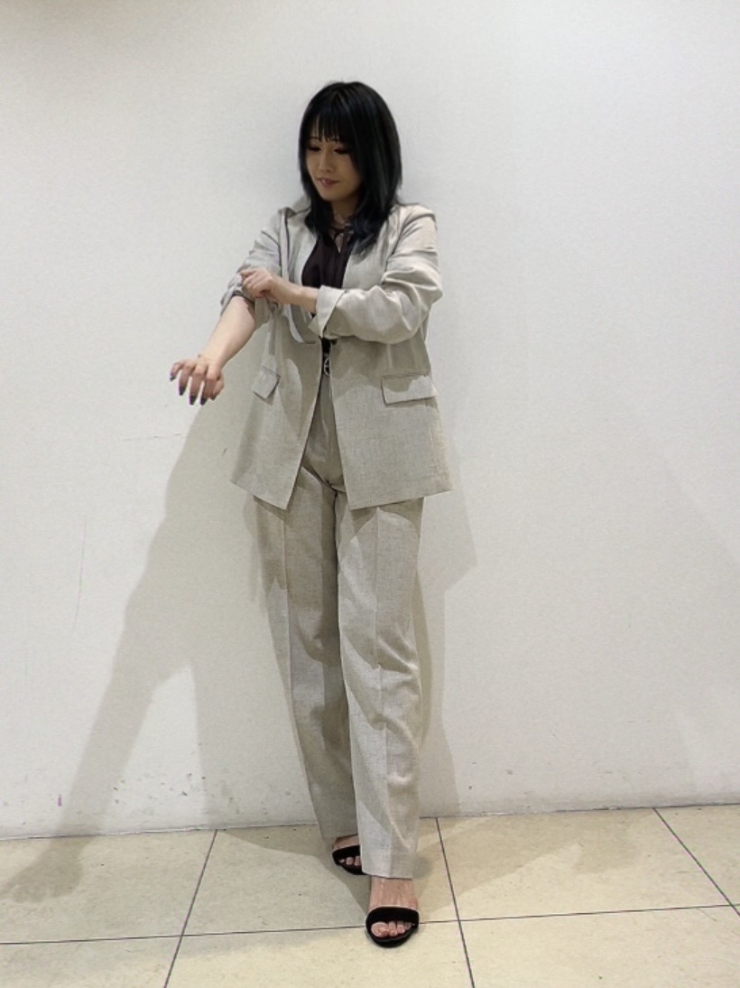 watanabeさんの「UNTITLED｜◆【さらりと快適/セットアップ可/UV/接触冷感】スラブカラーレスジャケット」を使ったコーディネート