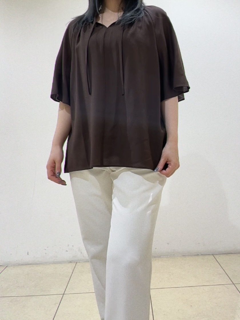 watanabeさんの「UNTITLED｜【シアー/首元フリル】シルキーシフォンブラウス」を使ったコーディネート