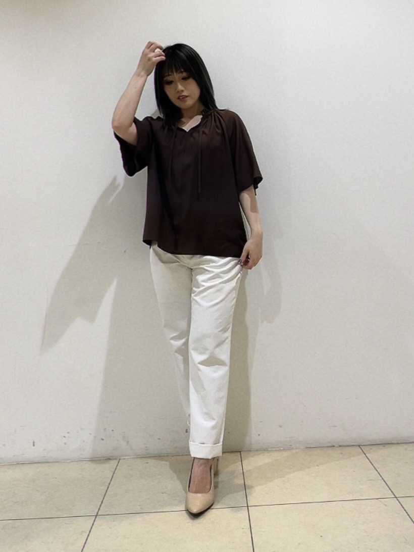 watanabeさんの「UNTITLED｜【シアー/首元フリル】シルキーシフォンブラウス」を使ったコーディネート
