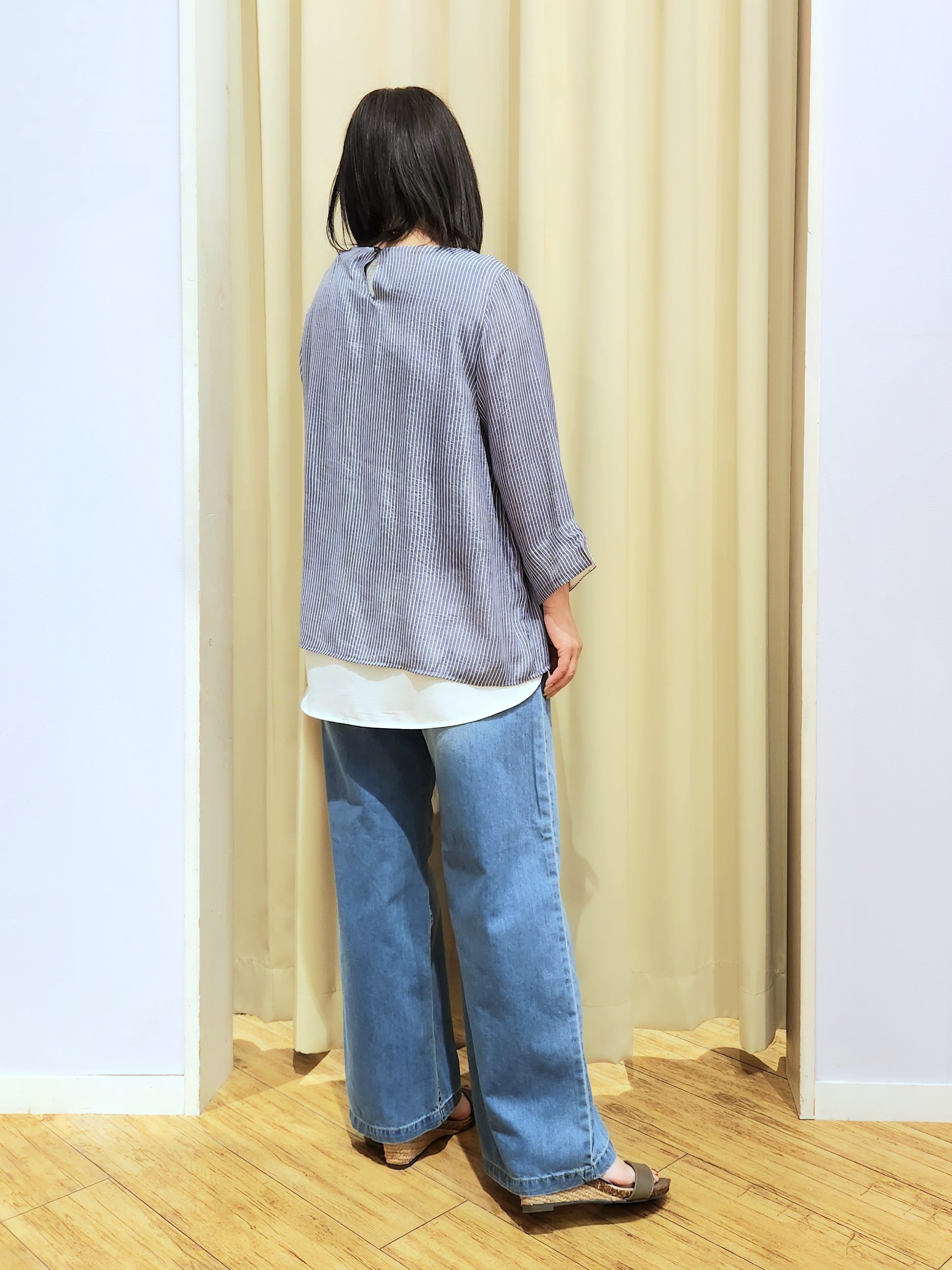 くまさんの「SHOO･LA･RUE｜【洗濯機可】軽い着ごこちライトオンスデニムワイドパンツ」を使ったコーディネート