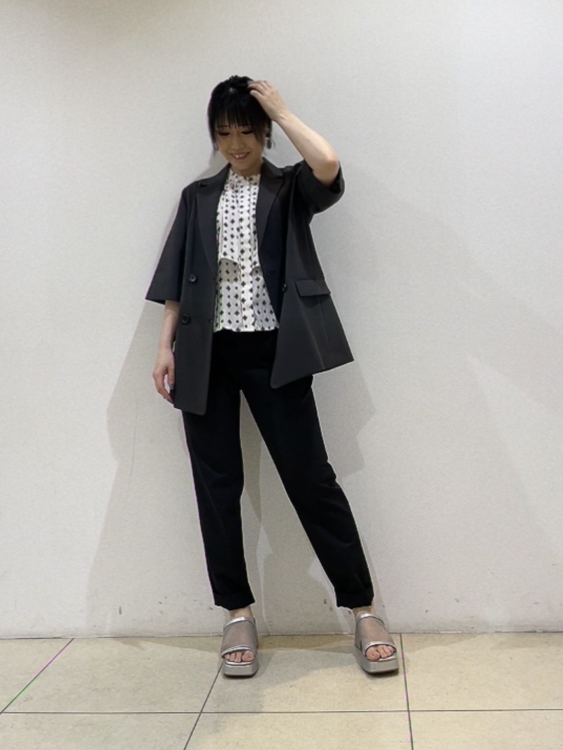 watanabeさんの「UNTITLED｜【洗える/きれいめ柄】コモンプリントブラウス」を使ったコーディネート