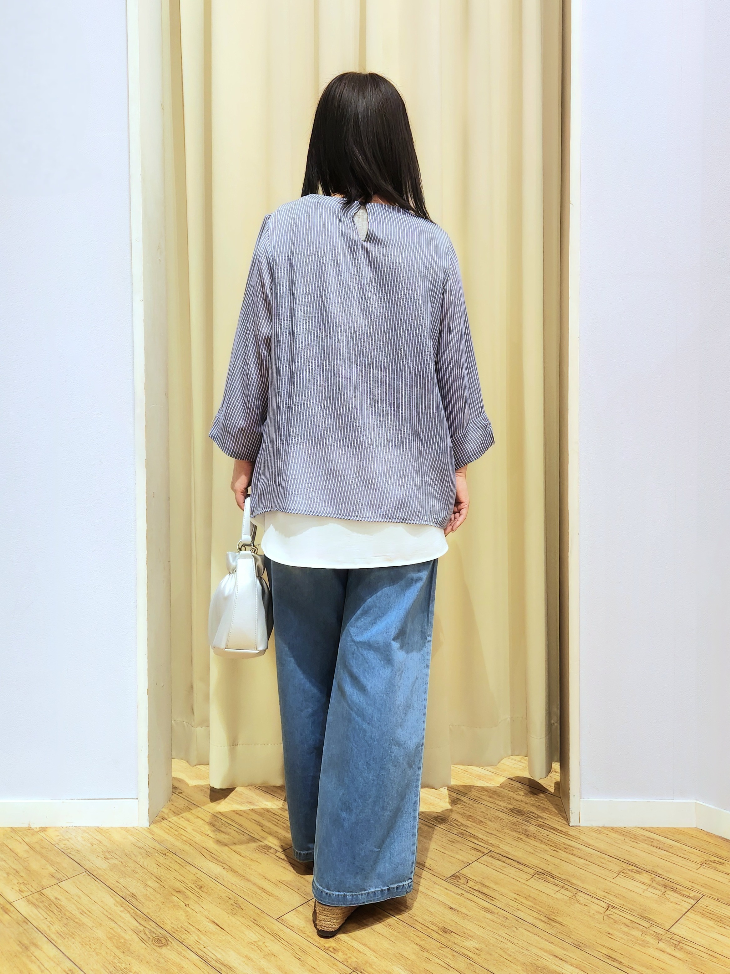 くまさんの「SHOO･LA･RUE｜【洗濯機可】軽い着ごこちライトオンスデニムワイドパンツ」を使ったコーディネート