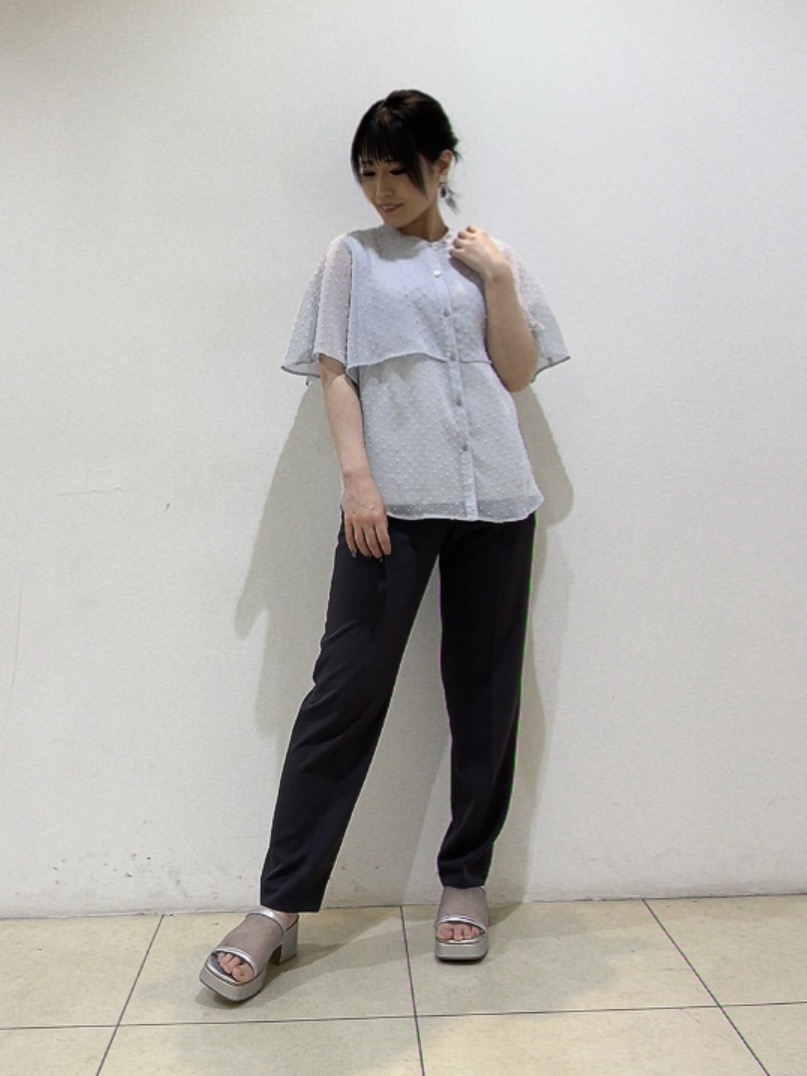 watanabeさんの「UNTITLED｜【洗える／ドットモチーフ】ケープスリーブブラウス」を使ったコーディネート