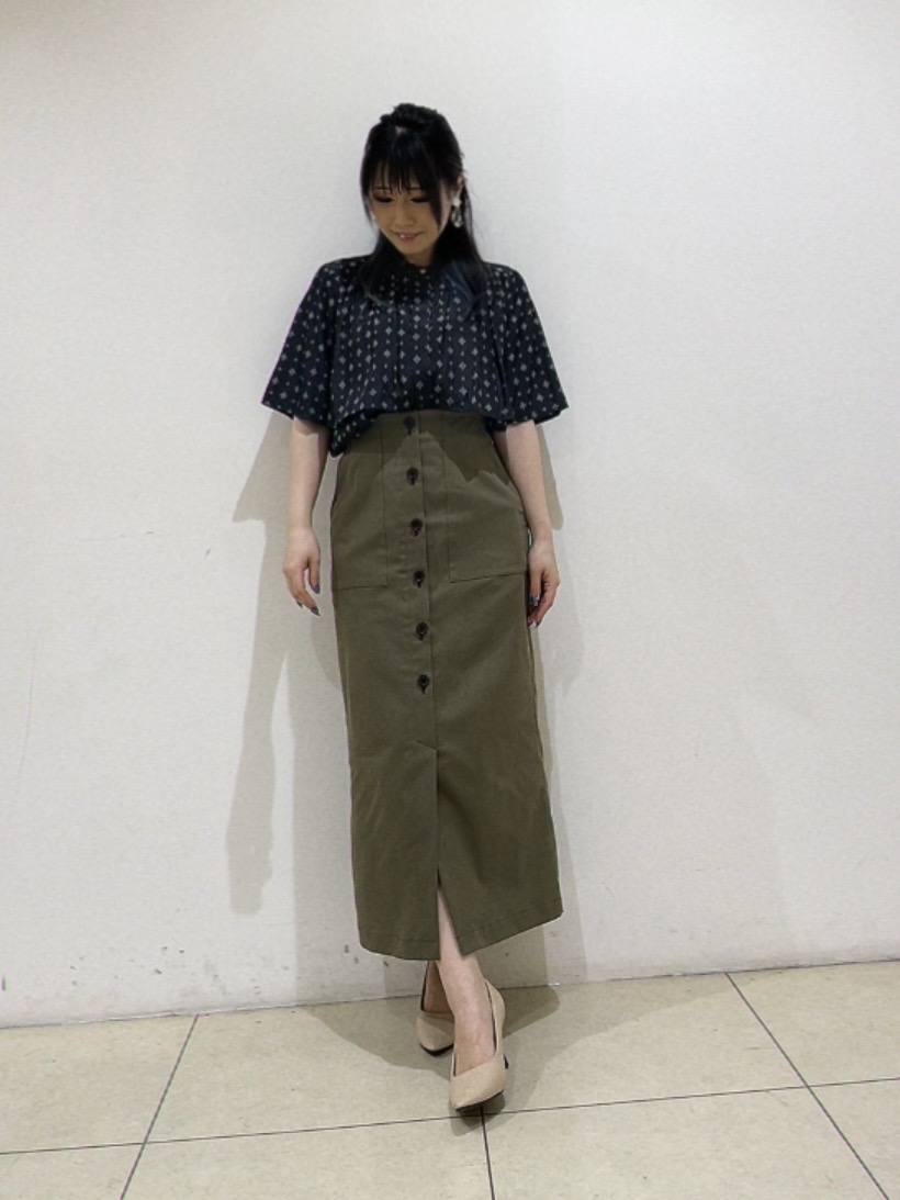watanabeさんの「UNTITLED｜【洗える/きれいめ柄】コモンプリントブラウス」を使ったコーディネート