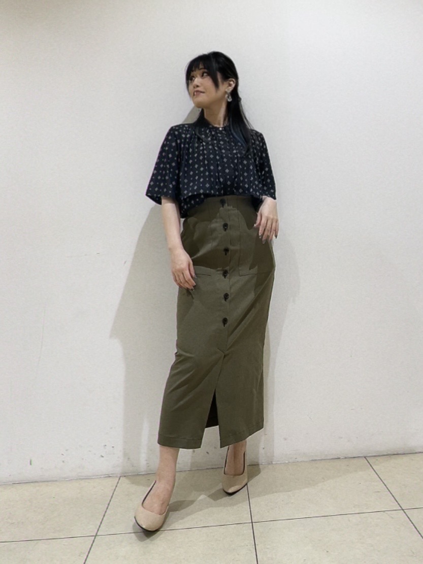 watanabeさんの「UNTITLED｜【洗える/きれいめ柄】コモンプリントブラウス」を使ったコーディネート