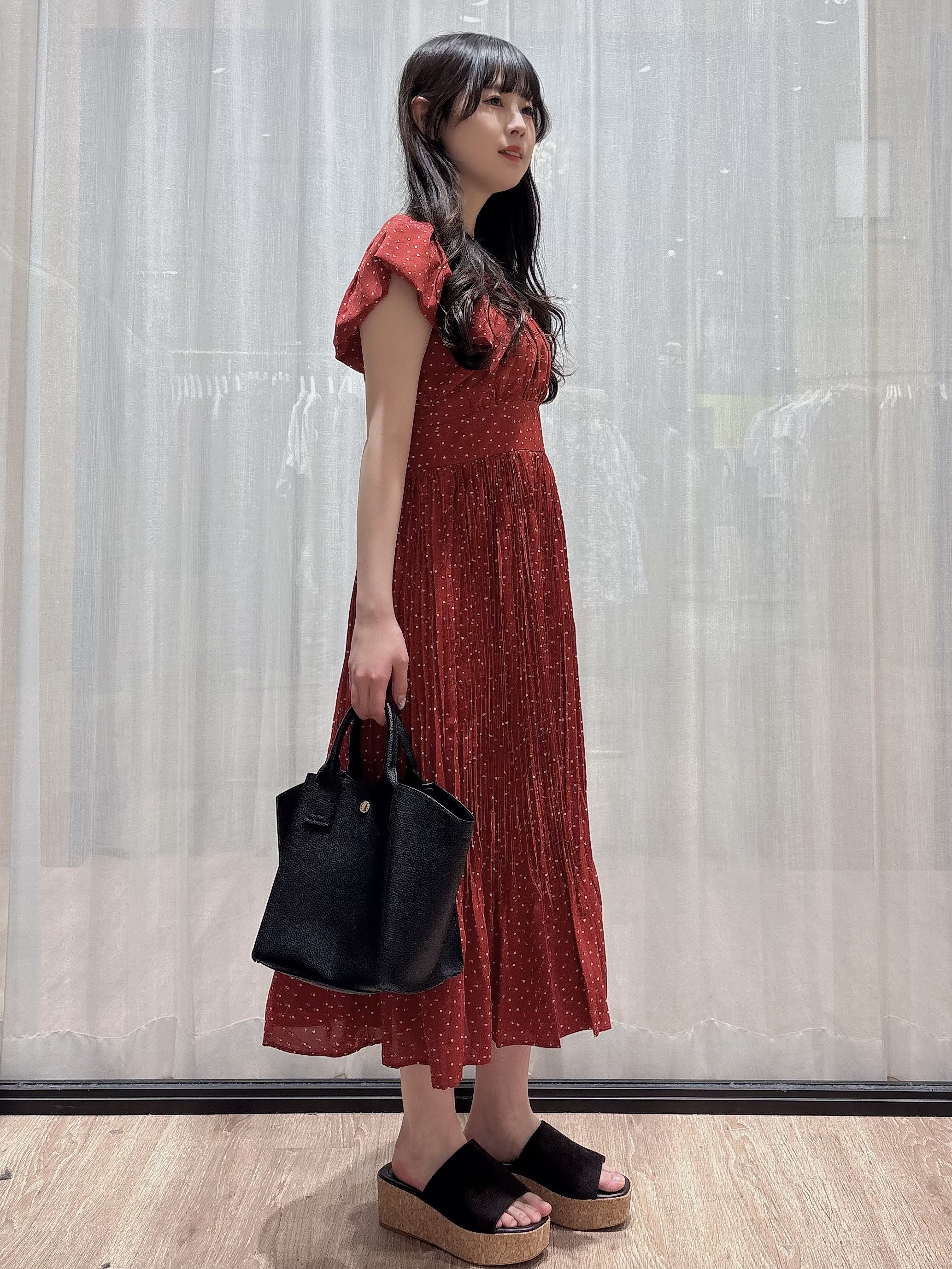 ぞうげさんの「OPAQUE.CLIP｜ハートドットバルーンスリーブワンピース【洗濯機OK／イージーアイロン】」を使ったコーディネート