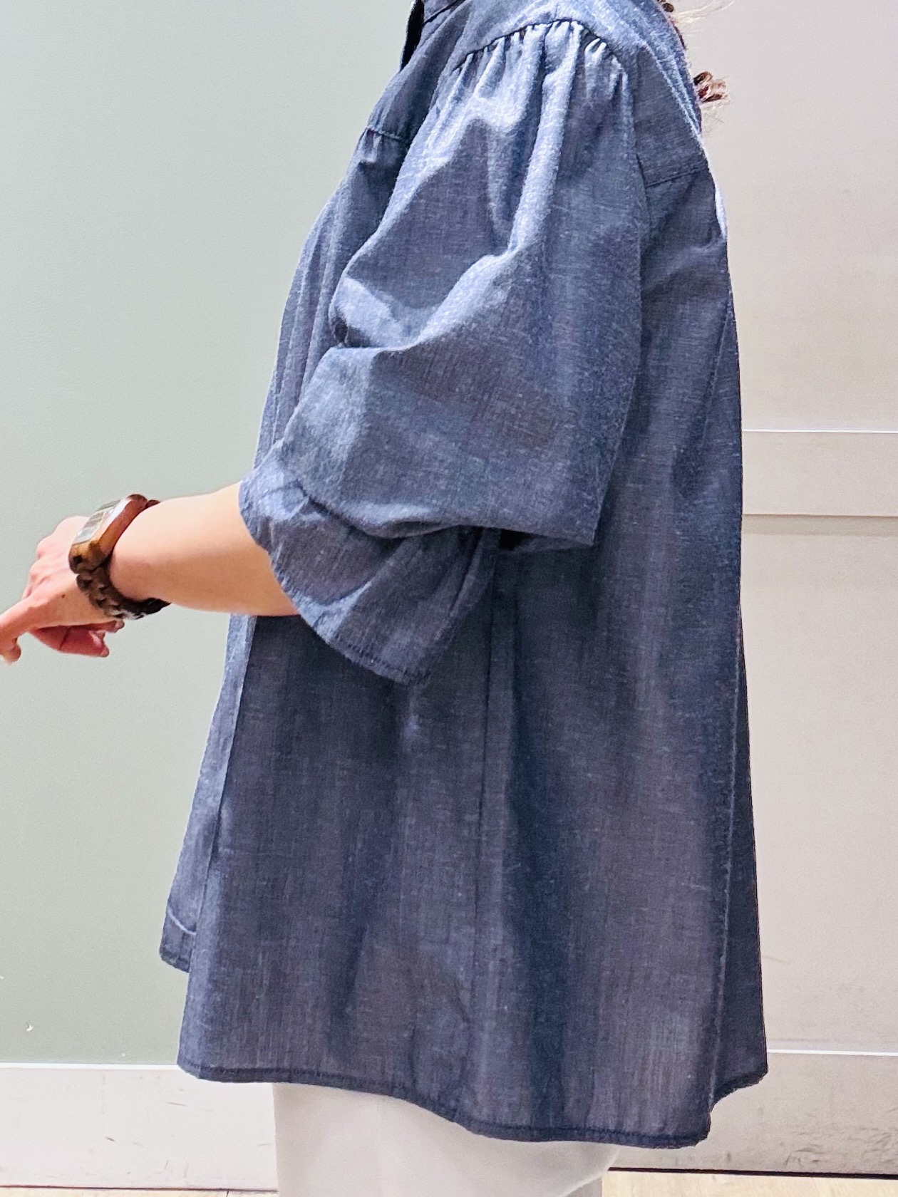Komi☆さんの「grove｜【イージーケア】麻混スタンドギャザーシャツ」を使ったコーディネート