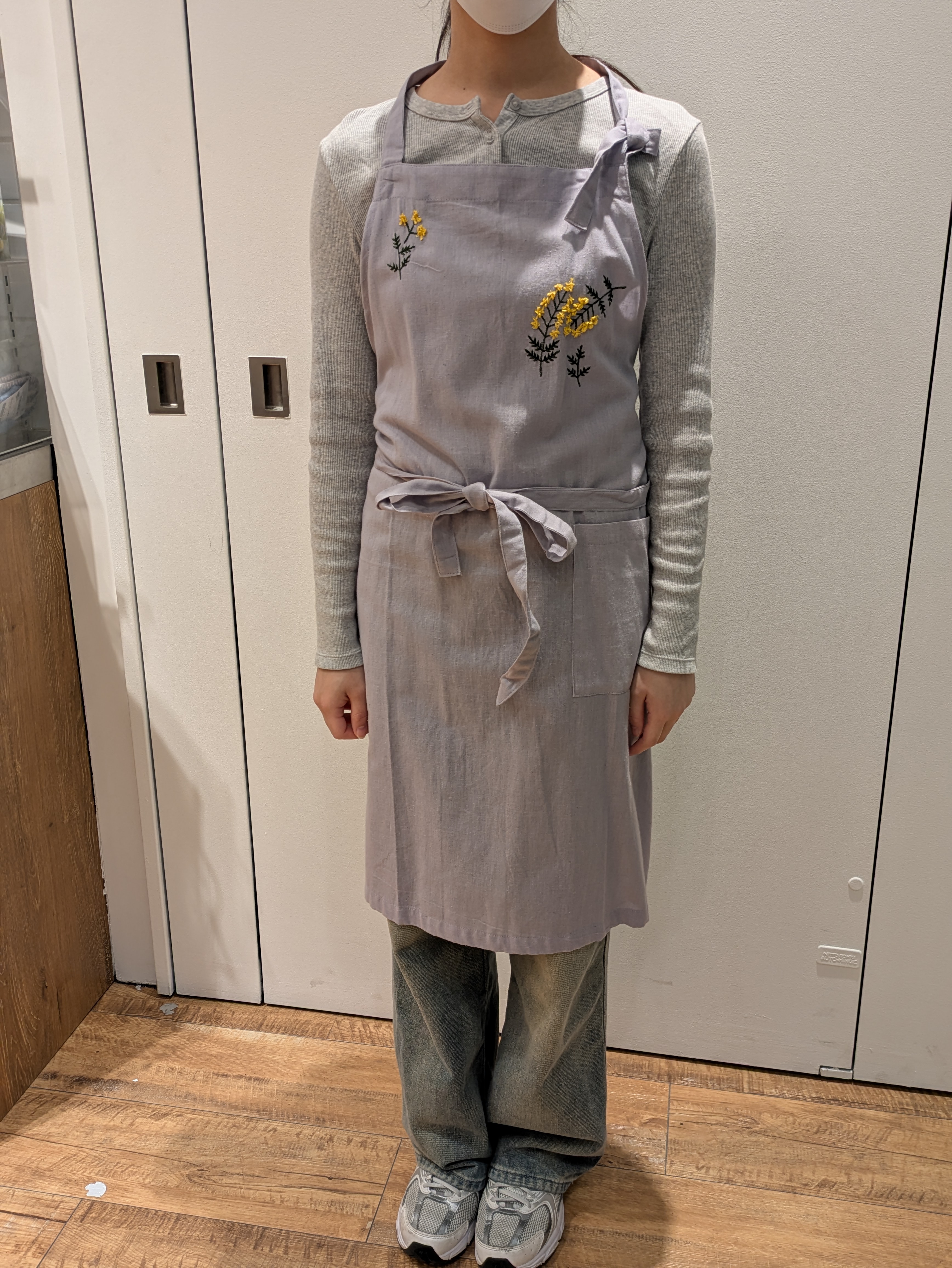 eのほうさんの「212 KITCHEN STORE｜刺繍フラワー ミモザ フルエプロン LPU ＜212Kオリジナル＞」を使ったコーディネート