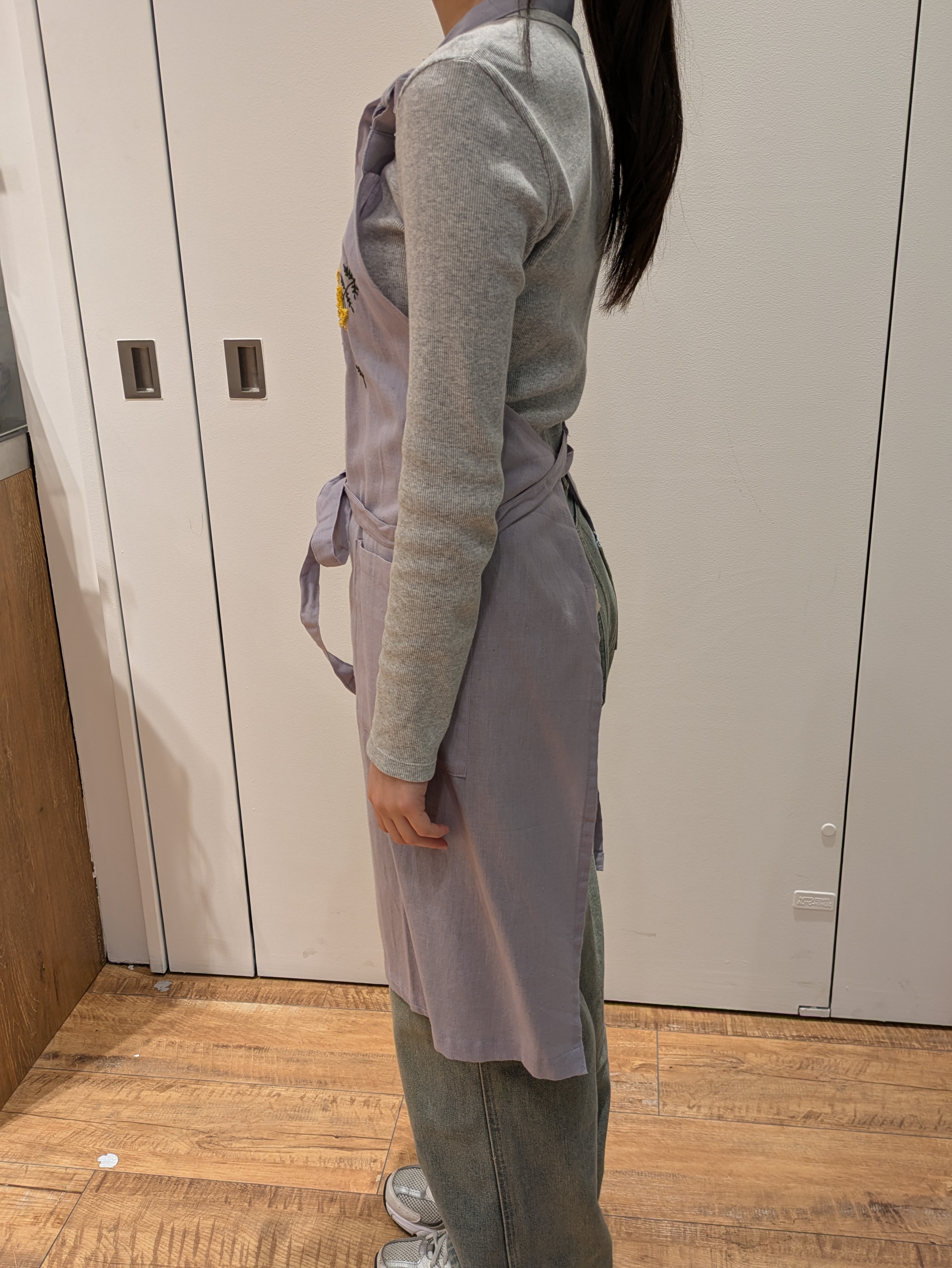 eのほうさんの「212 KITCHEN STORE｜刺繍フラワー ミモザ フルエプロン LPU ＜212Kオリジナル＞」を使ったコーディネート