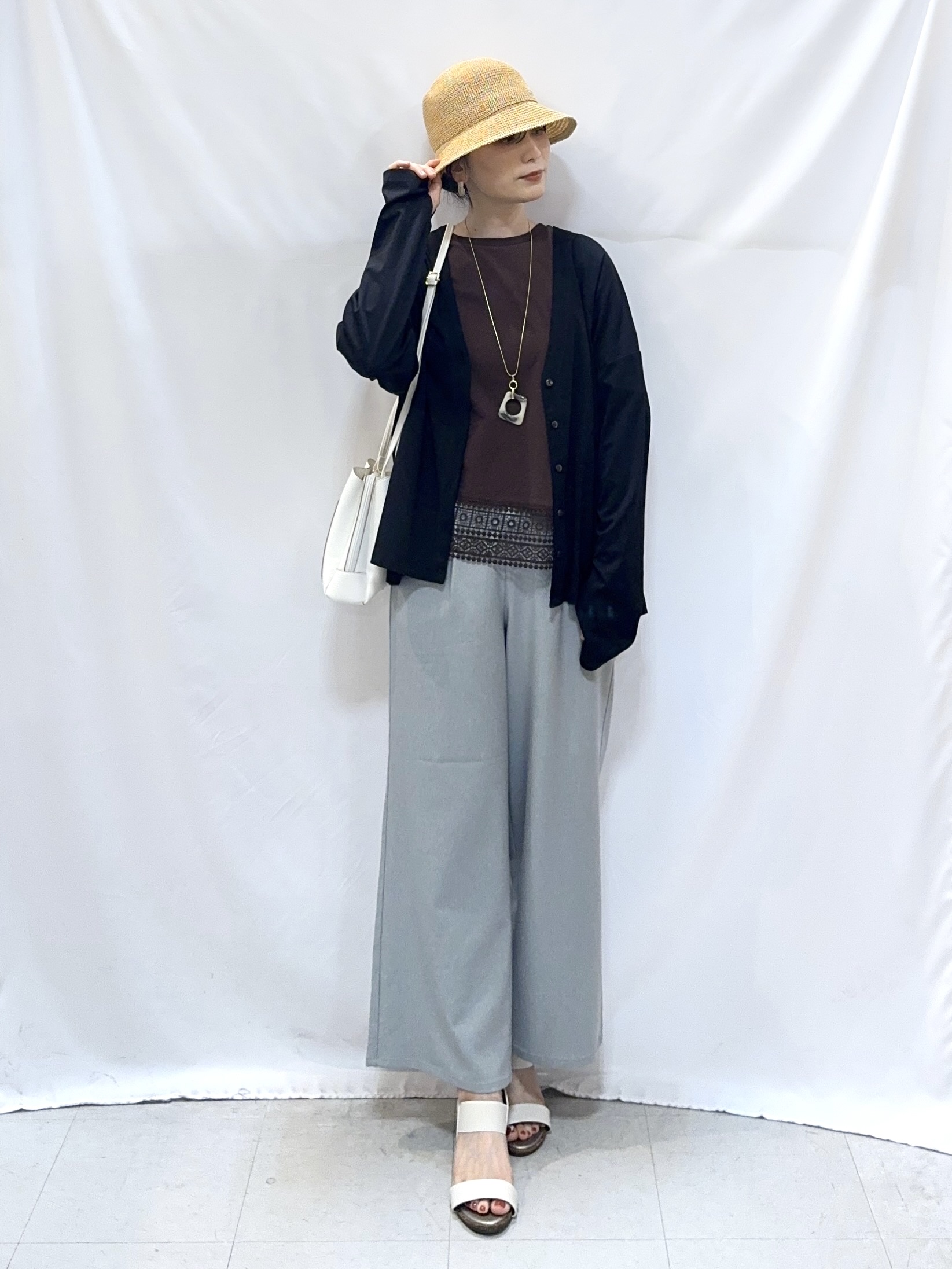 𝐇𝐢𝐫𝐨𝐦𝐢さんの「SHOO･LA･RUE｜【洗濯機可/体型カバー/S-LL】レース使いがポイント デザインTシャツ」を使ったコーディネート