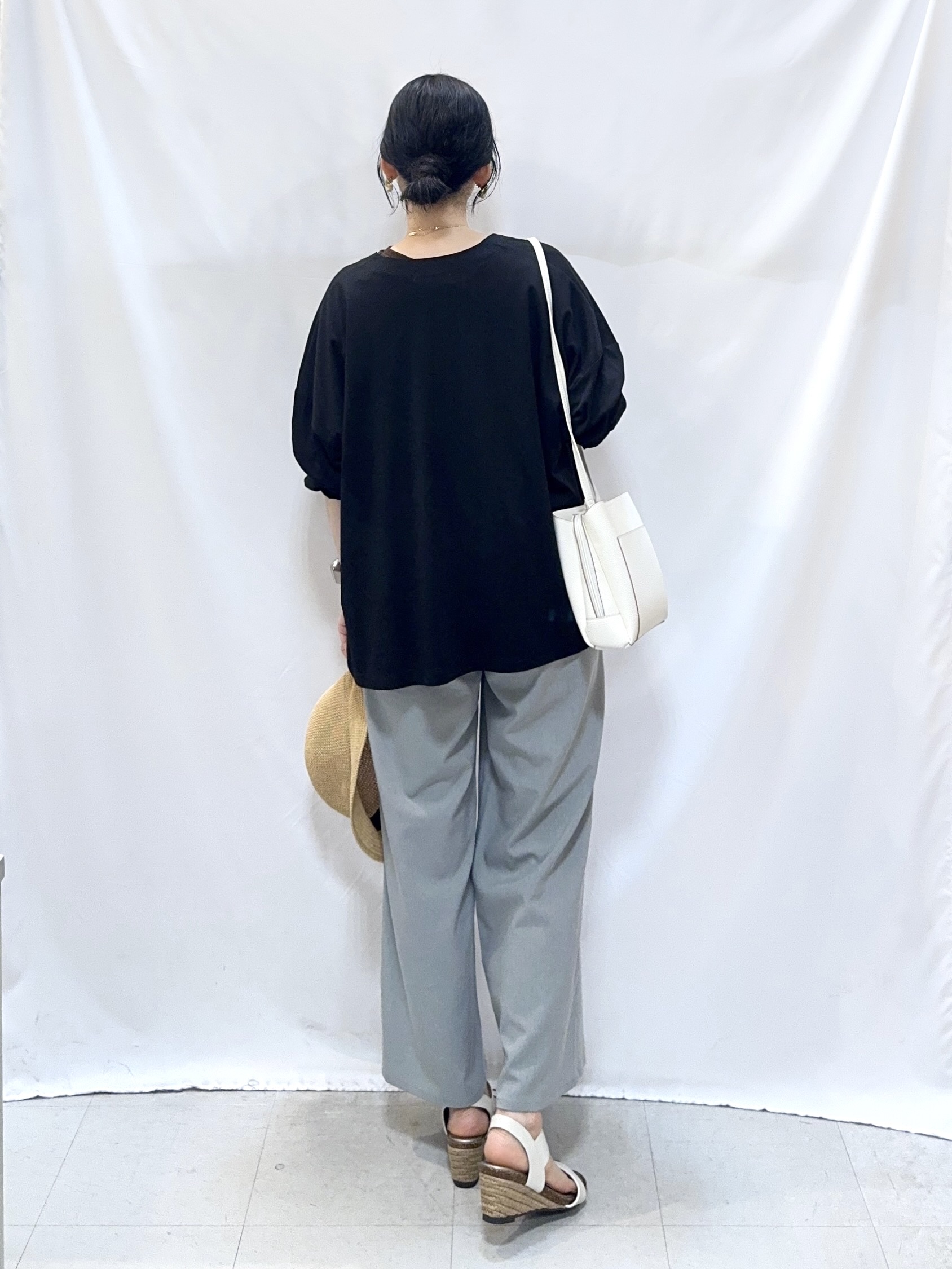 𝐇𝐢𝐫𝐨𝐦𝐢さんの「SHOO･LA･RUE｜【洗濯機可/体型カバー/S-LL】レース使いがポイント デザインTシャツ」を使ったコーディネート