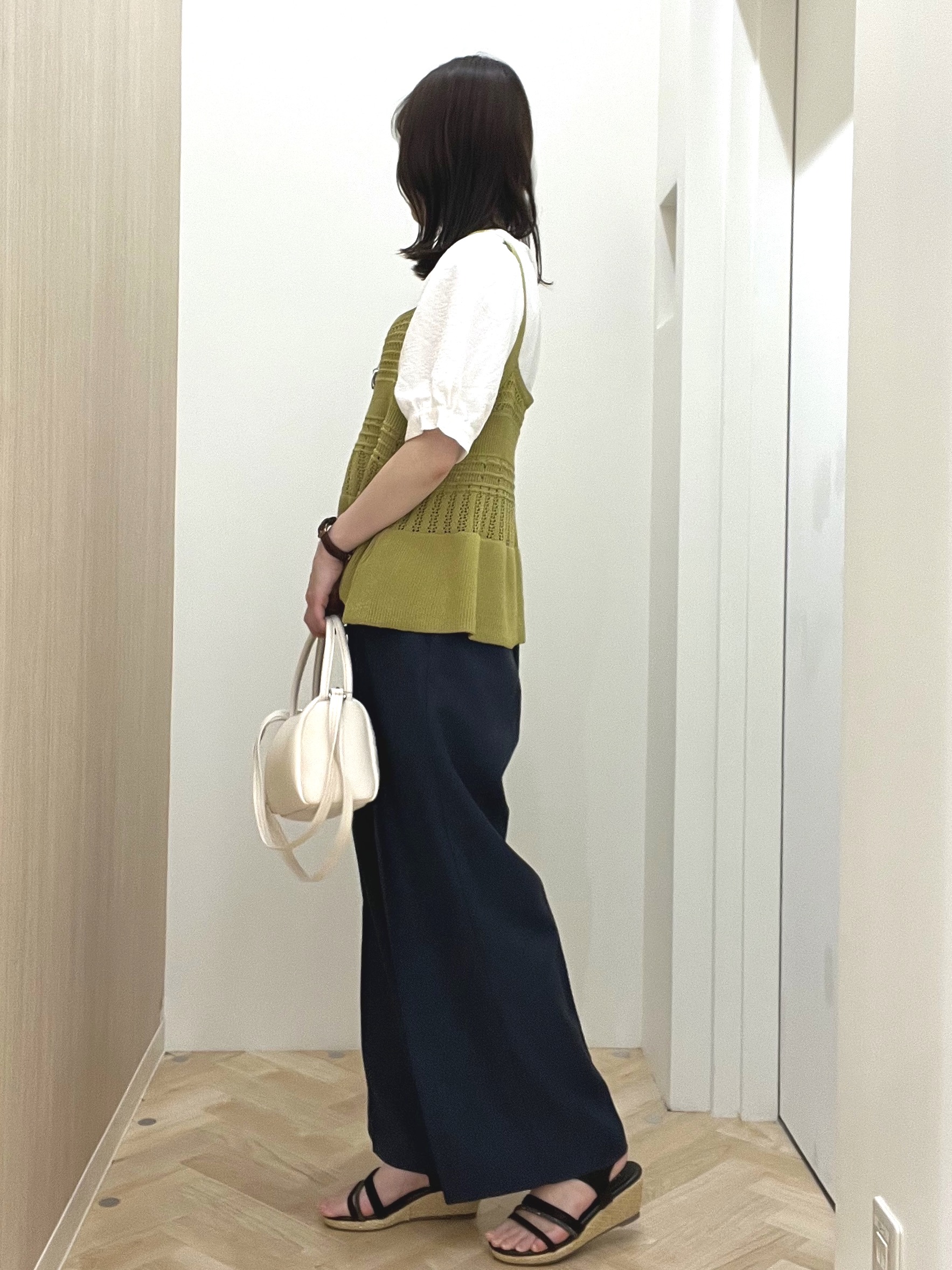  おまつさんの「grove｜【2点SET】着るだけで完成、透かし編みニットビスチェ&times;ブラウス」を使ったコーディネート