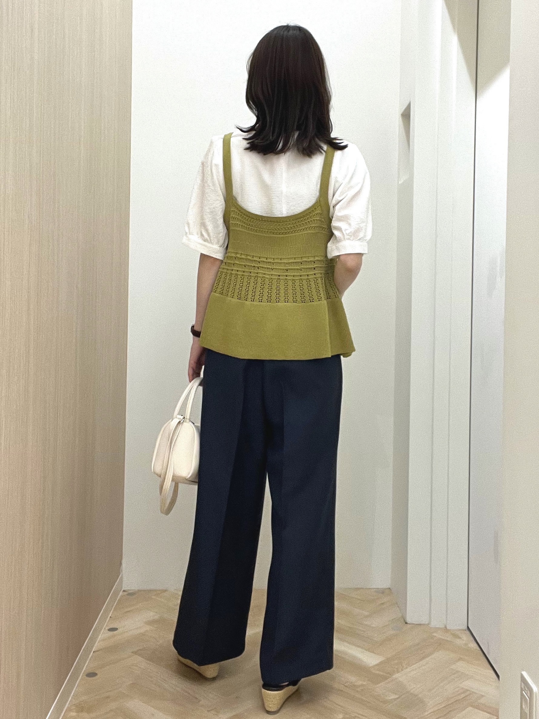  おまつさんの「grove｜【2点SET】着るだけで完成、透かし編みニットビスチェ&times;ブラウス」を使ったコーディネート