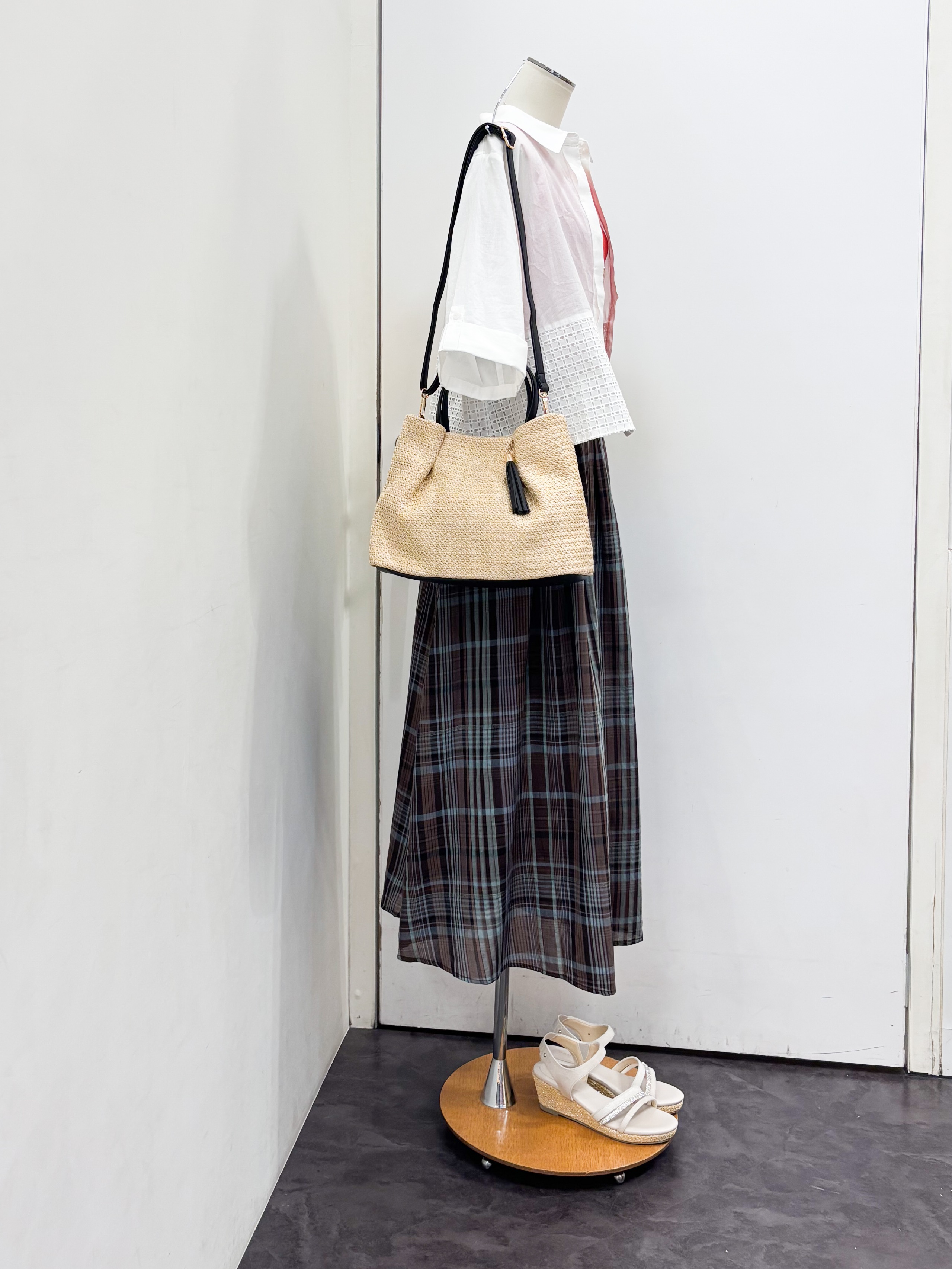 yukariさんの「grove｜【SETUP可】レースドッキングシャツ」を使ったコーディネート