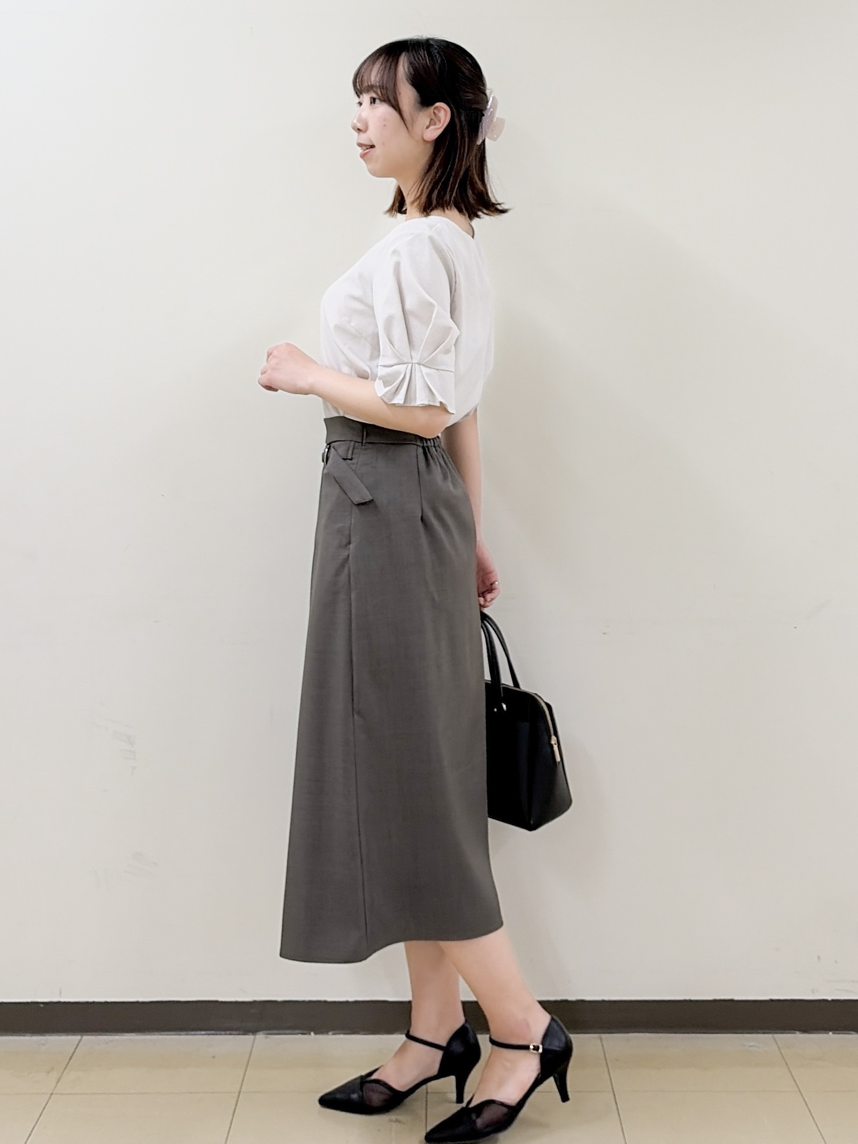 yurinaさんの「index｜【接触冷感／吸水速乾】タックパフスリーブブラウス《防シワ／洗濯機OK／XS～3L／8col》」を使ったコーディネート