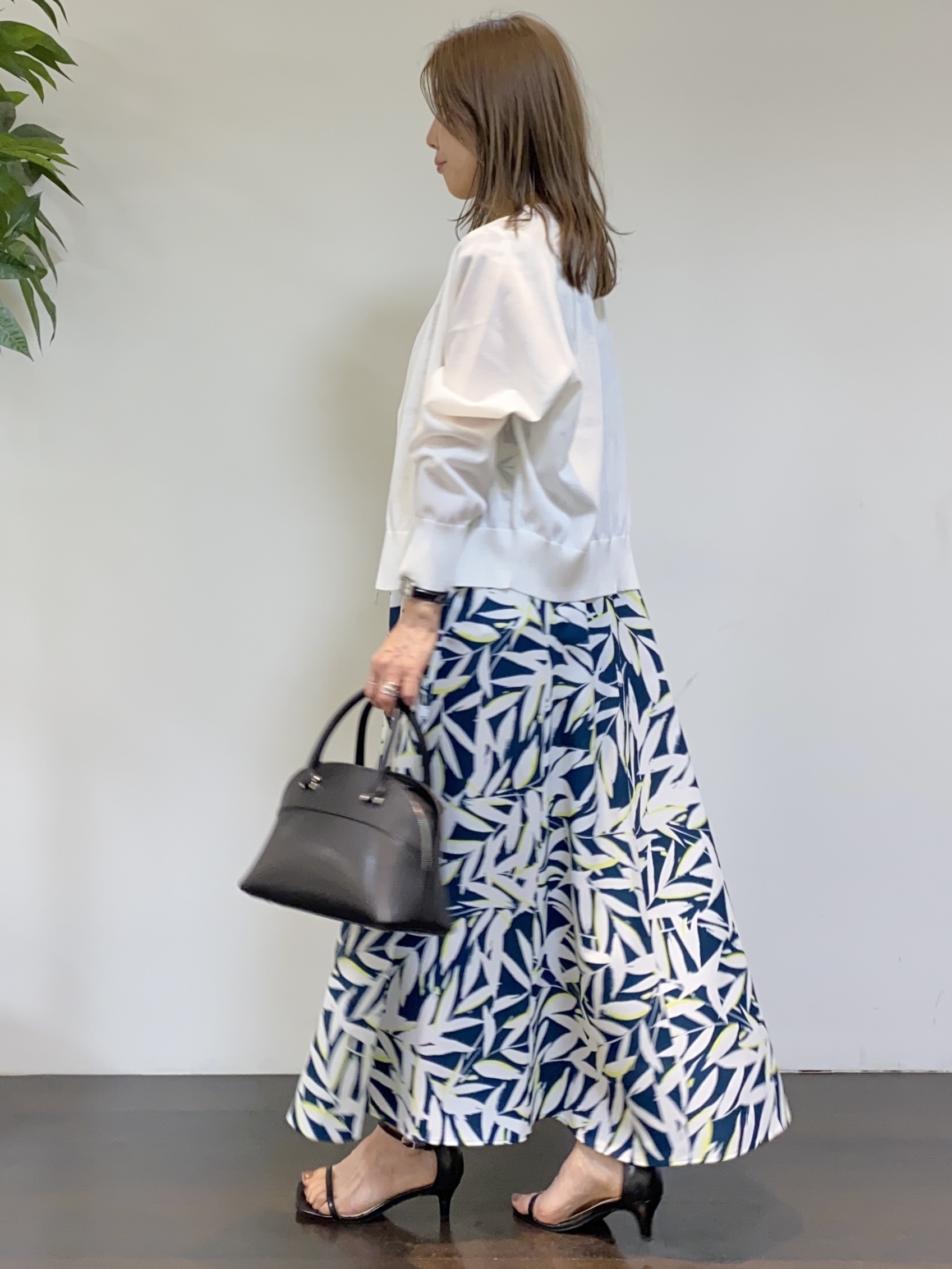 tomoさんの「UNTITLED｜【アンサンブル可/日除け・冷房対策】シアーレーヨンZIPカーディガン」を使ったコーディネート