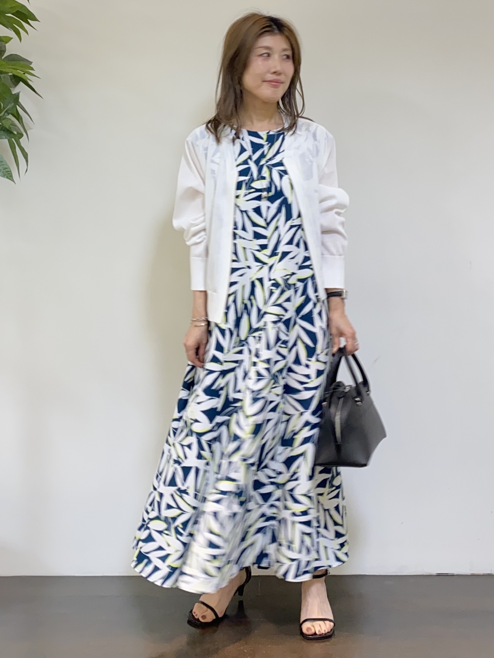 tomoさんの「UNTITLED｜【アンサンブル可/日除け・冷房対策】シアーレーヨンZIPカーディガン」を使ったコーディネート