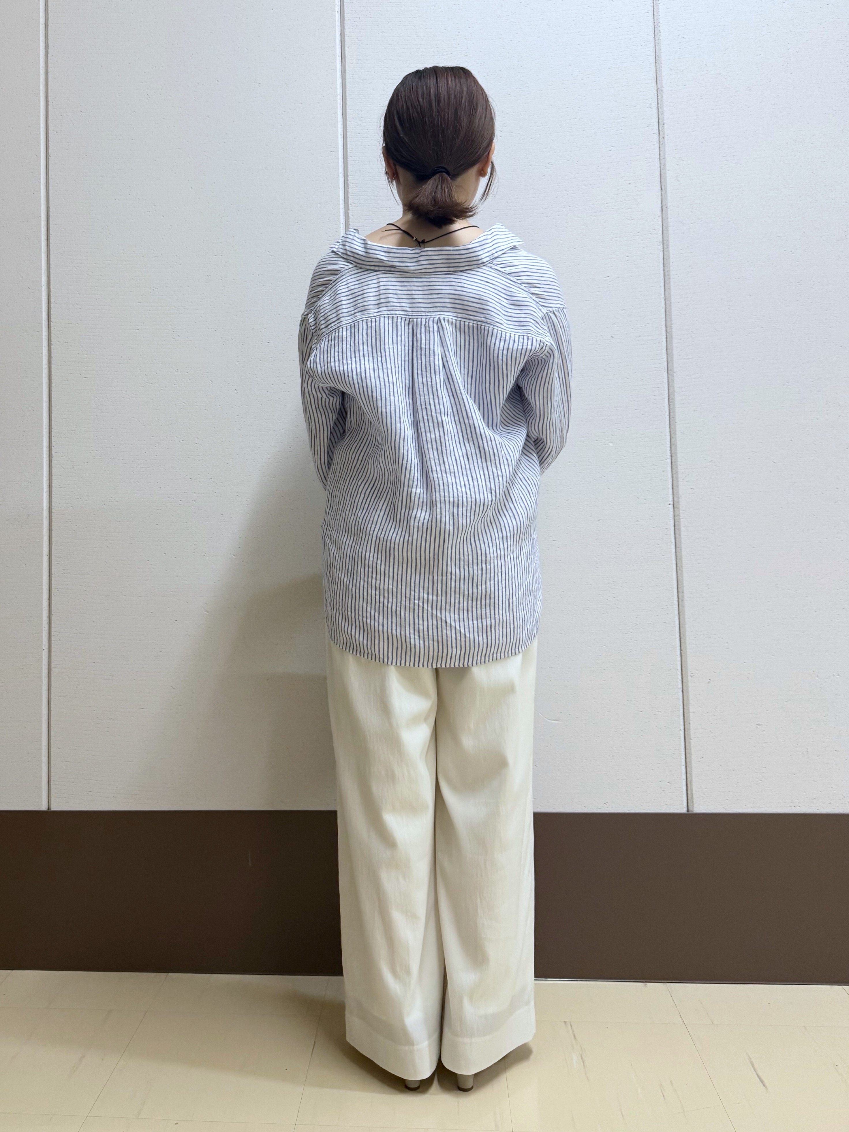 Rikoさんの「INDIVI｜【接触冷感／2WAY】カシュクールリネンシャツ」を使ったコーディネート