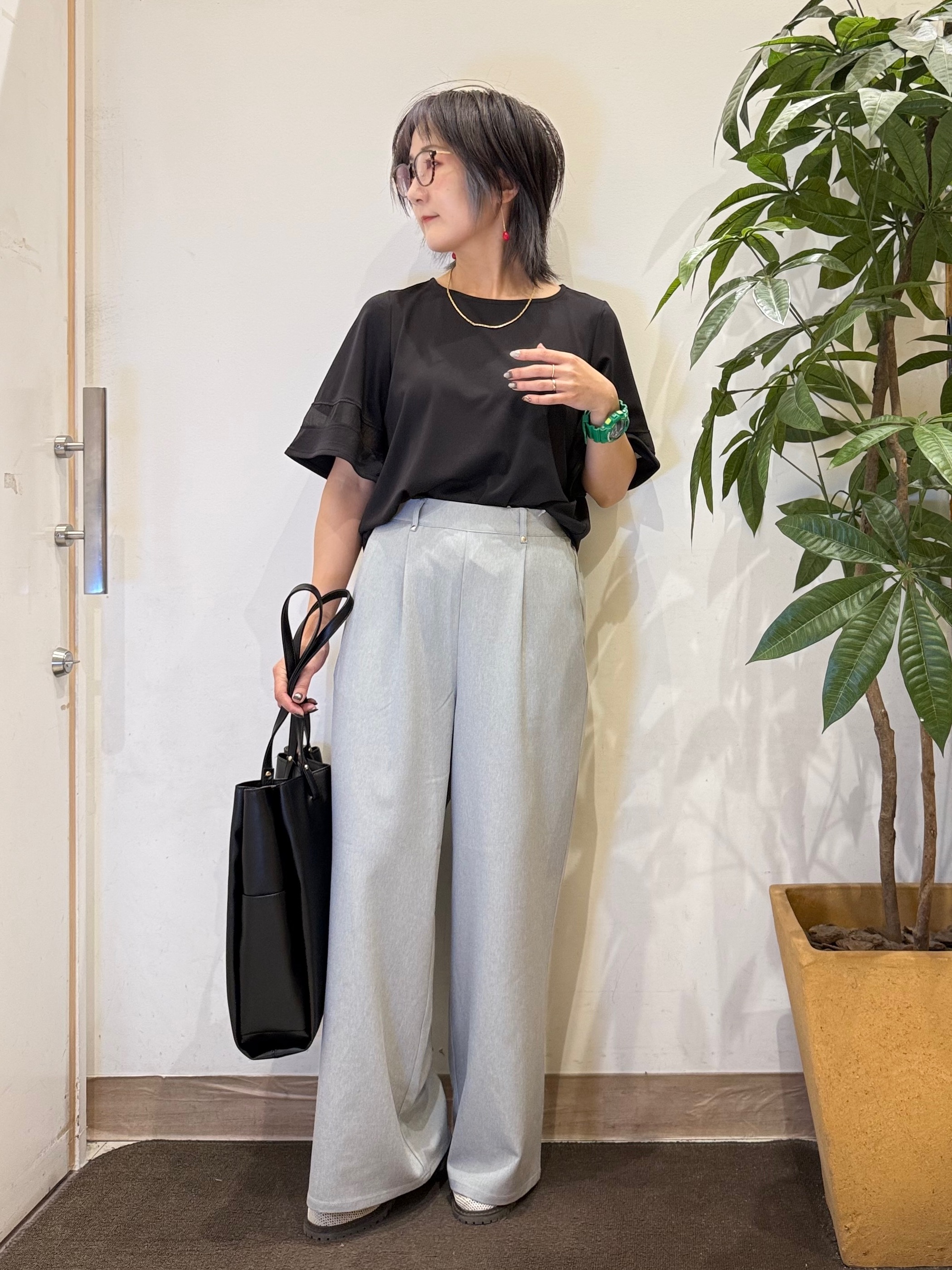 misakiさんの「SHOO･LA･RUE｜【洗濯機後しわになりにくい/S-LL】お袖のシアーで抜け感プラス 二の腕隠せるフレアスリーブトップス」を使ったコーディネート