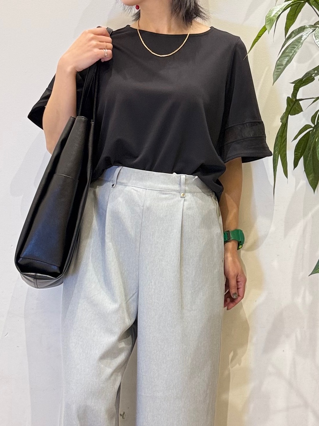 misakiさんの「SHOO･LA･RUE｜【洗濯機後しわになりにくい/S-LL】お袖のシアーで抜け感プラス 二の腕隠せるフレアスリーブトップス」を使ったコーディネート