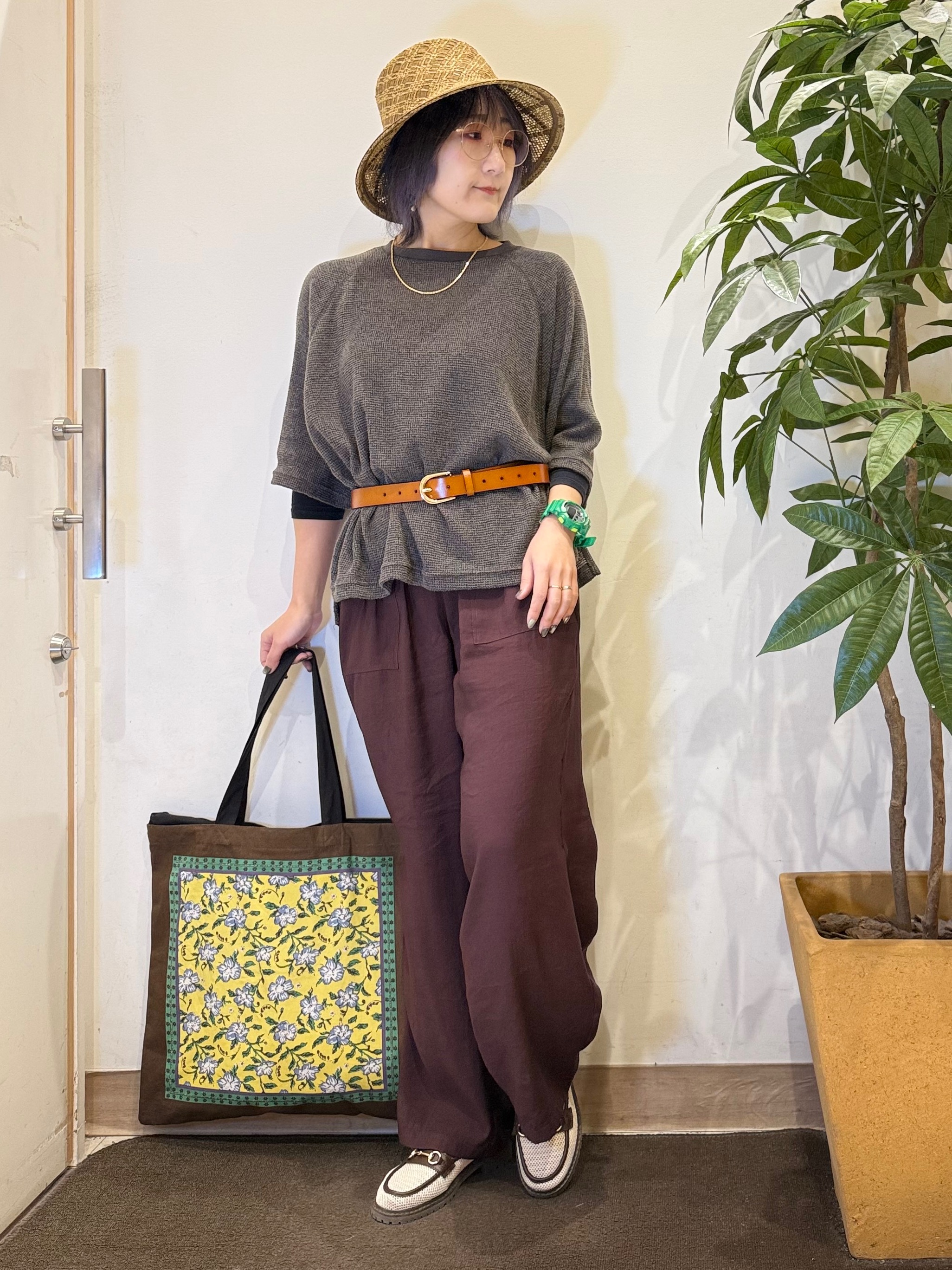 misakiさんの「SHOO･LA･RUE｜【洗濯機可/S-LL】大きめポケットが目を引く さらさらイージーワイドベイカーパンツ」を使ったコーディネート