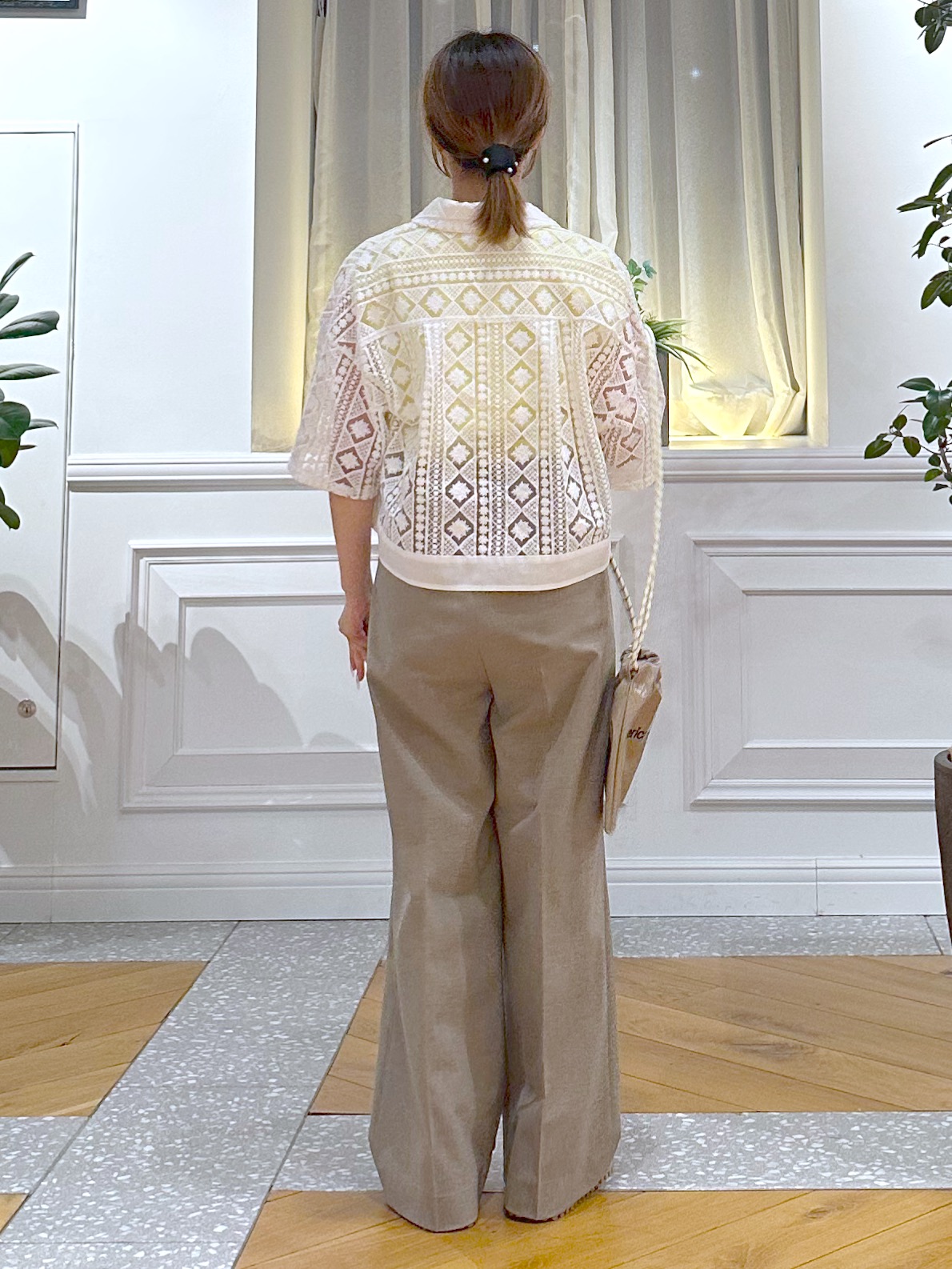 なべこさんの「DRESSTERIOR｜【着映え/ハーフ袖】ウォッシャブルレース クロップドシャツ」を使ったコーディネート