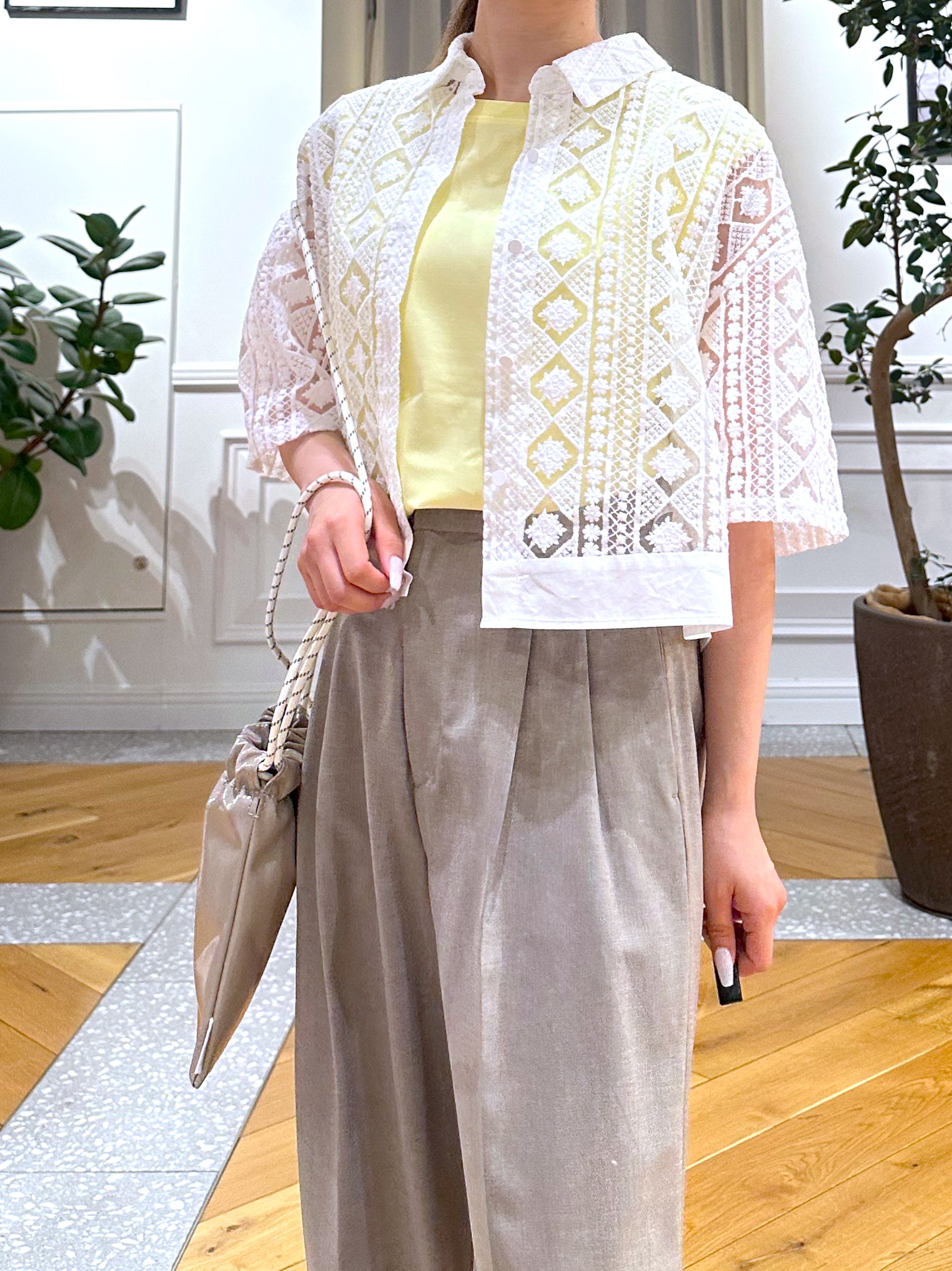 なべこさんの「DRESSTERIOR｜【着映え/ハーフ袖】ウォッシャブルレース クロップドシャツ」を使ったコーディネート