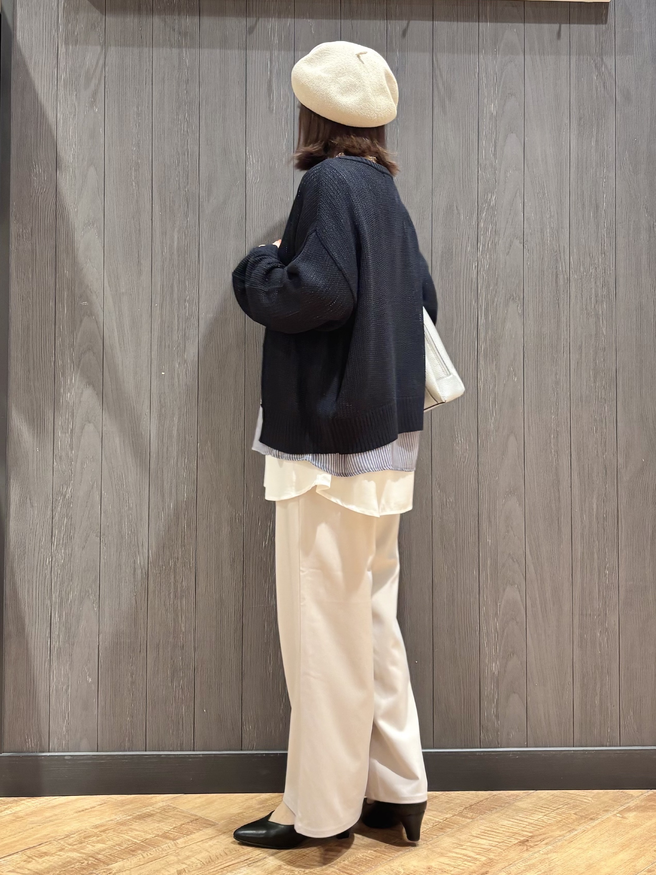 meiさんの「SHOO･LA･RUE｜【洗濯機可/S-LL】キーネックでお顔周りすっきり ざっくり編みカーディガン」を使ったコーディネート