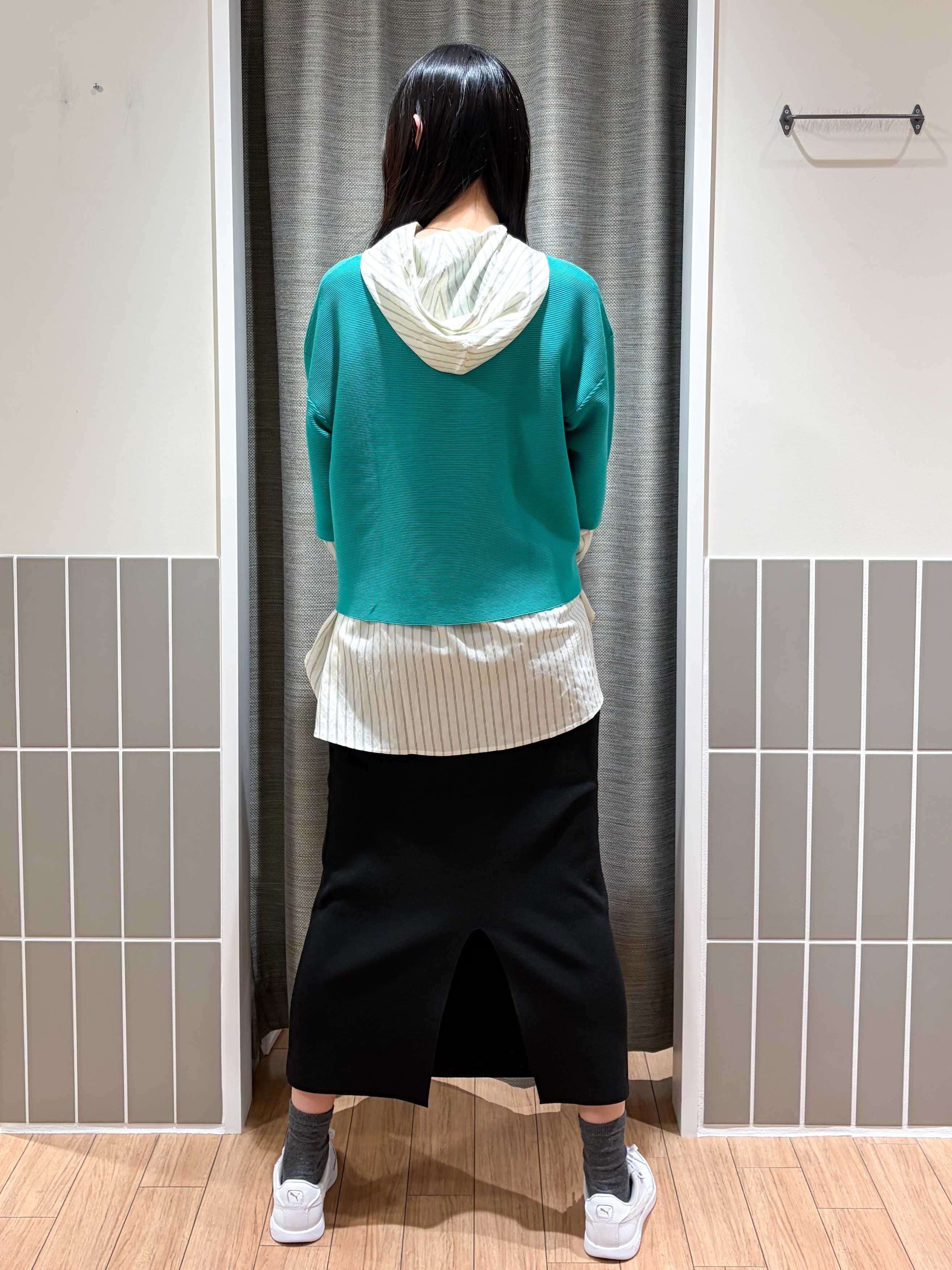 Kotoさんの「grove｜【洗濯機OK】レイヤードにもおすすめ、軽やかクロップドニット」を使ったコーディネート
