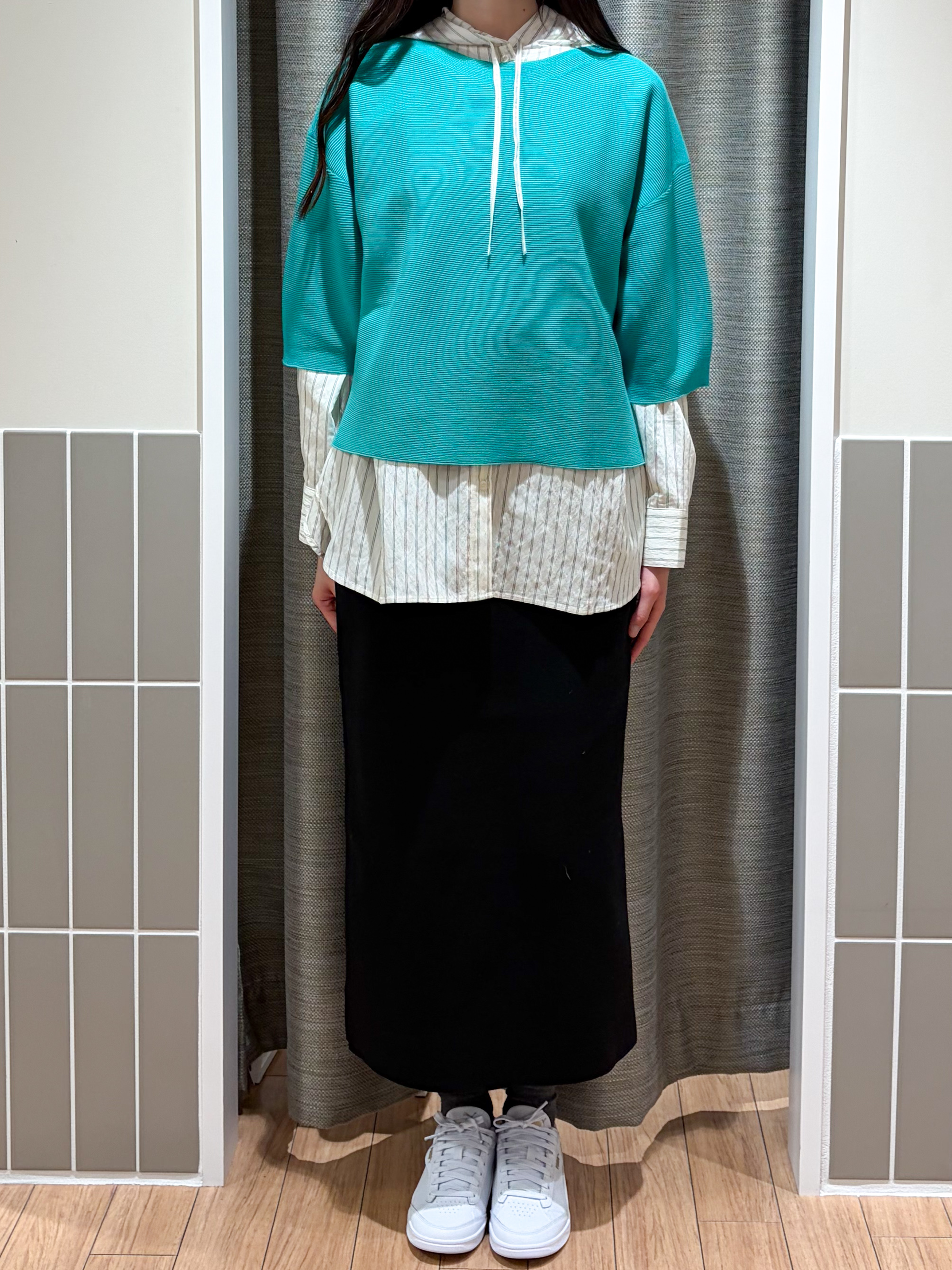 Kotoさんの「grove｜【洗濯機OK】レイヤードにもおすすめ、軽やかクロップドニット」を使ったコーディネート
