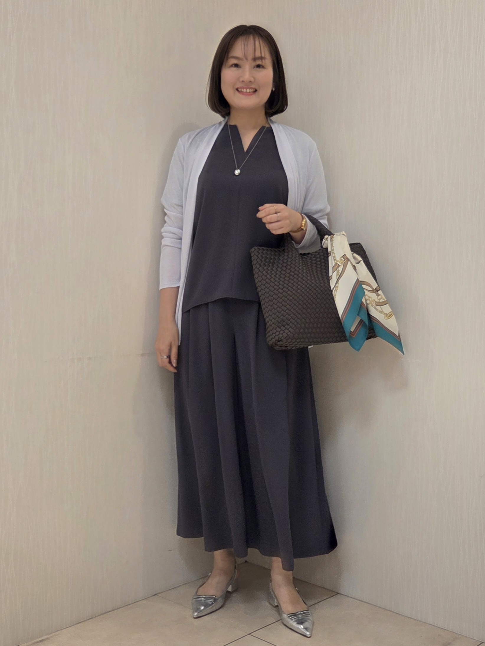 naokoさんの「UNTITLED｜【UV/接触冷感/セットアップ可】リラクシーキーVネックブラウス」を使ったコーディネート