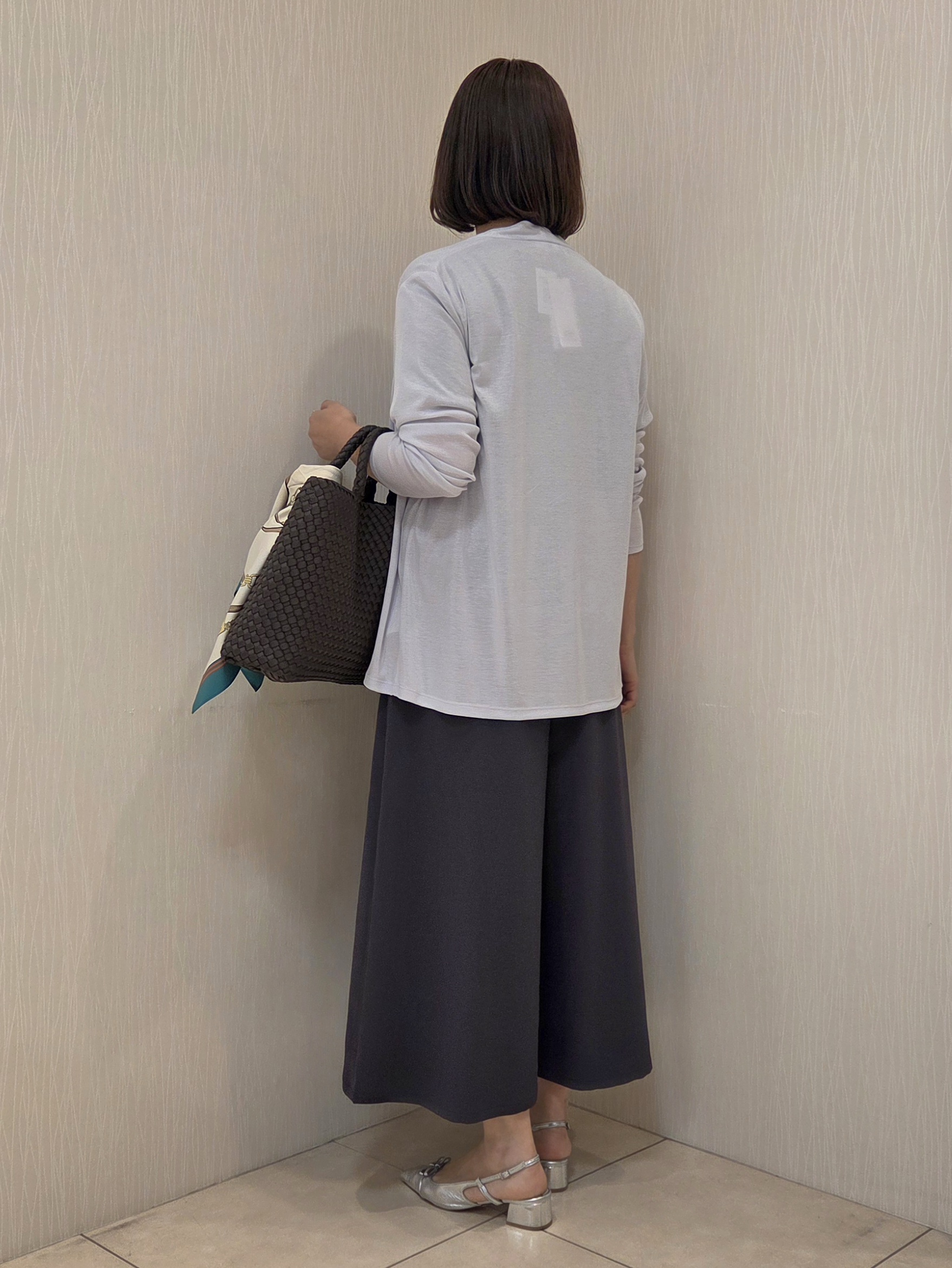 naokoさんの「UNTITLED｜【UV/接触冷感/セットアップ可】リラクシーキーVネックブラウス」を使ったコーディネート
