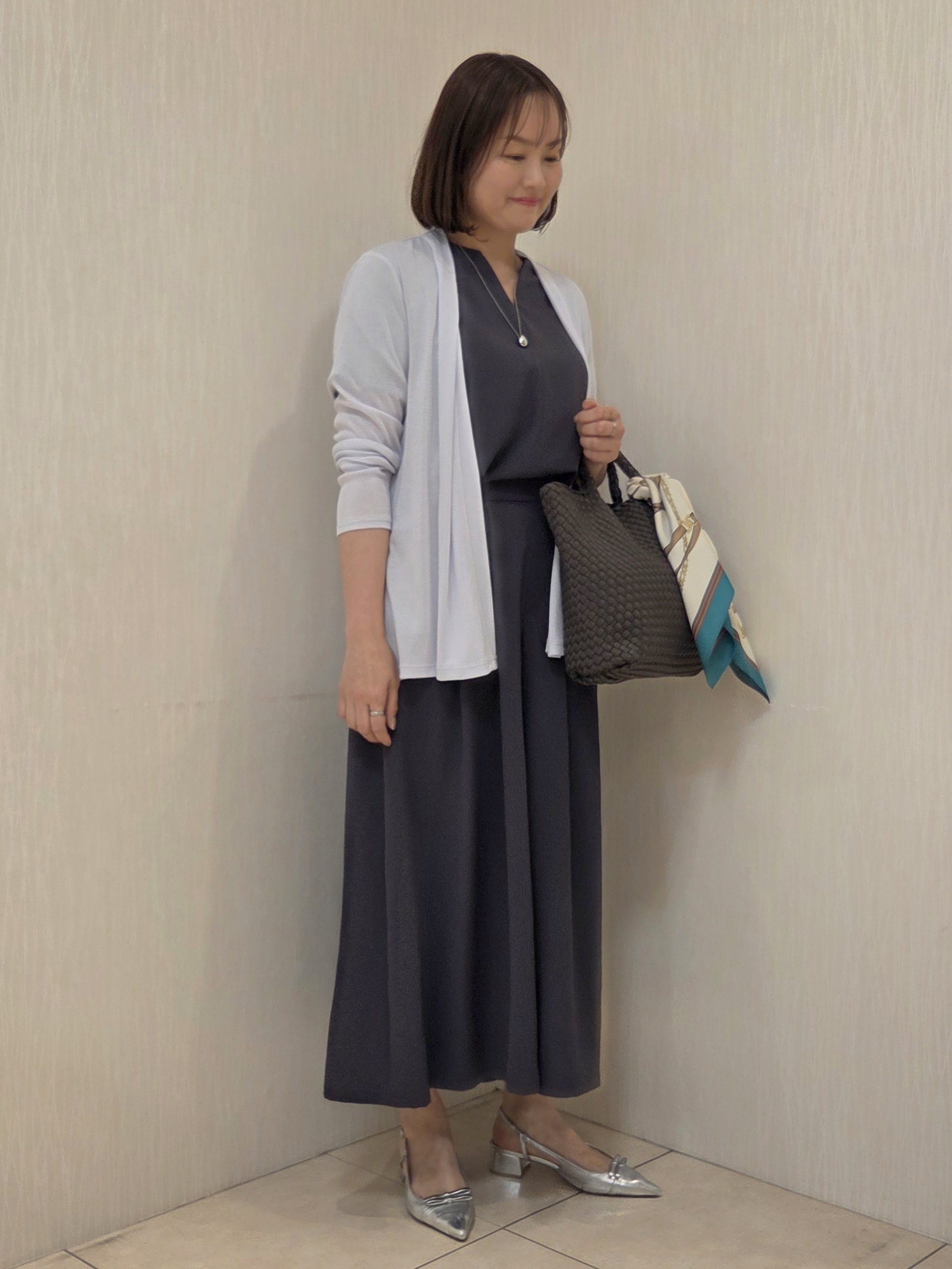 naokoさんの「UNTITLED｜【UV/接触冷感/セットアップ可】リラクシーキーVネックブラウス」を使ったコーディネート