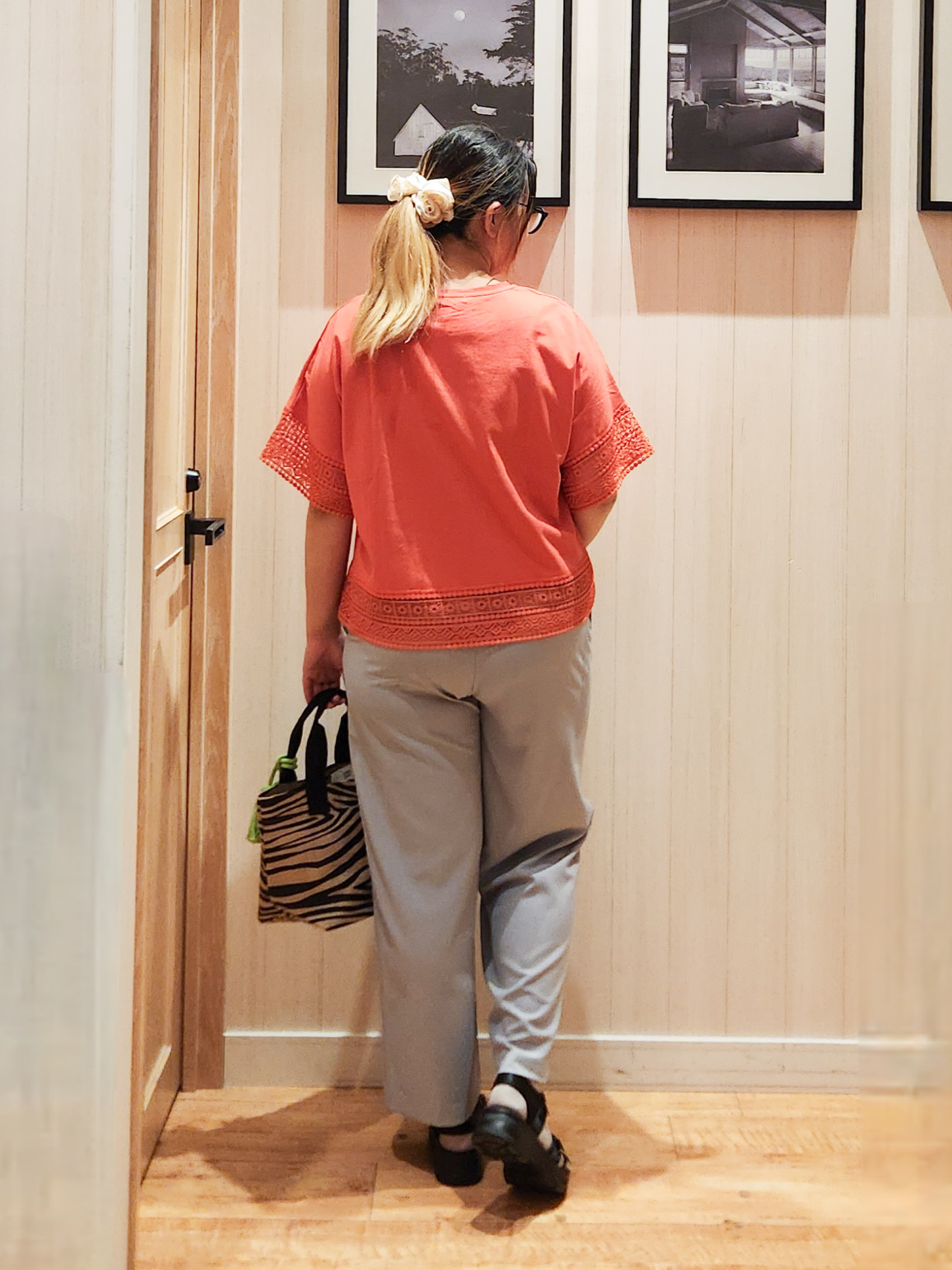 れーやんさんの「SHOO･LA･RUE｜【洗濯機可/体型カバー/S-LL】レース使いがポイント デザインTシャツ」を使ったコーディネート