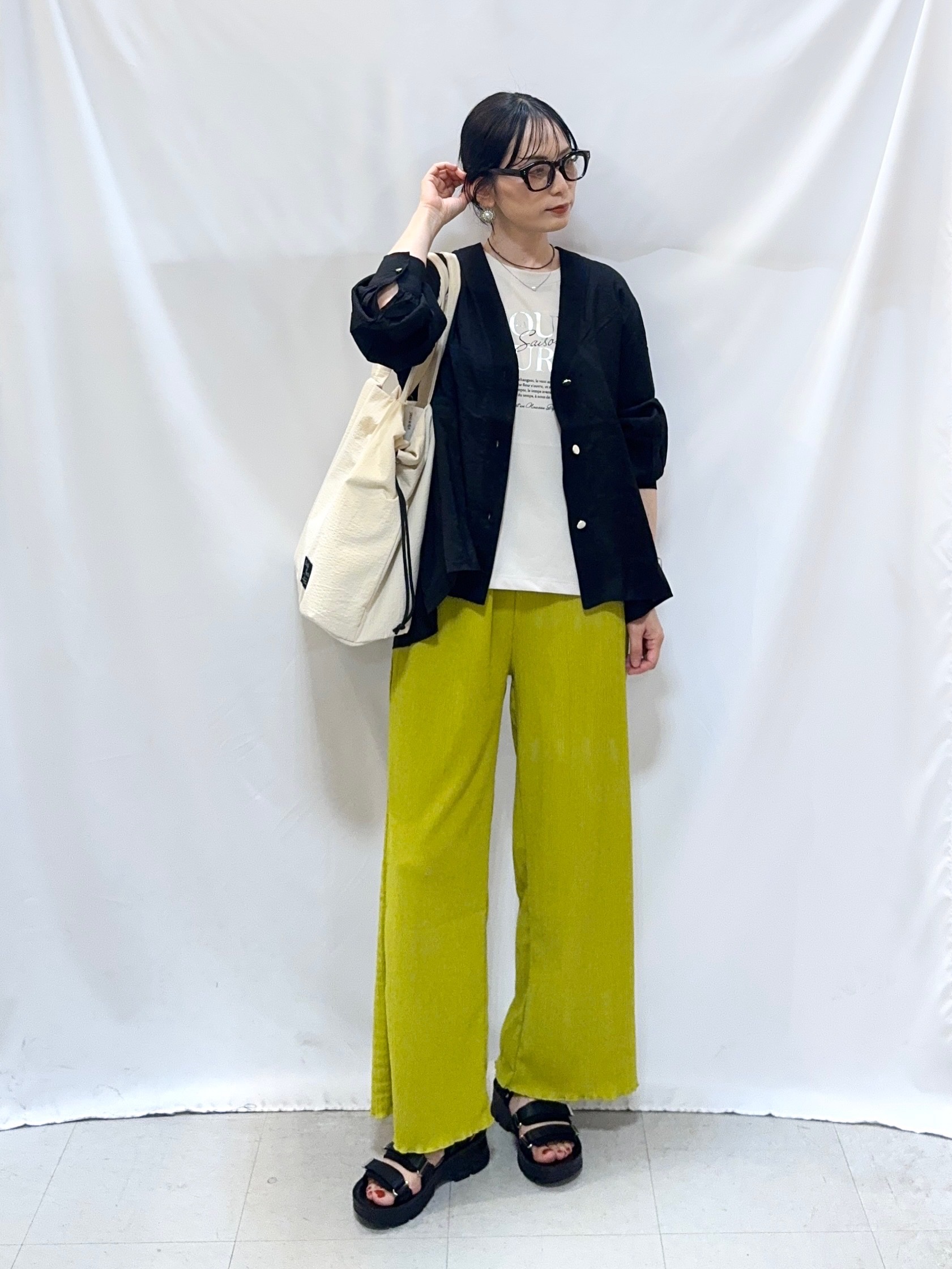 𝐇𝐢𝐫𝐨𝐦𝐢さんの「SHOO･LA･RUE｜【ひんやり/S-LL/洗濯機可】色・柄選べる お袖チュールレイヤード プリントアソートTシャツ」を使ったコーディネート