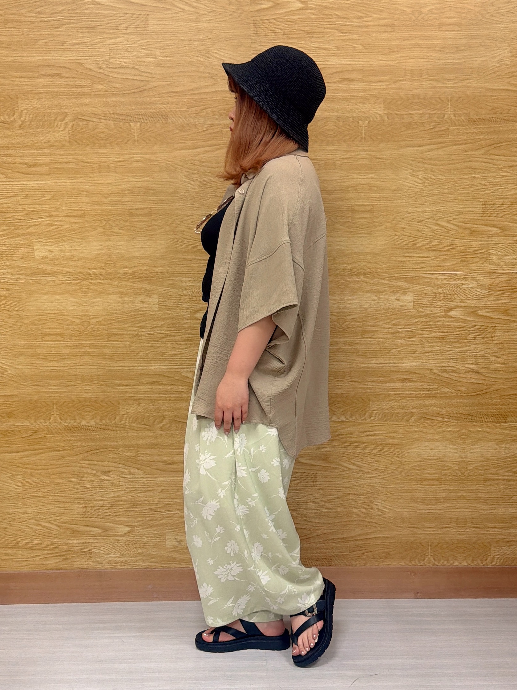 ぁむさんの「SHOO･LA･RUE｜【高レビュー/洗濯後しわになりにくい/体型カバー】きちんとゆるっと 大人の抜け感 ポンチョ風カラーシ」を使ったコーディネート