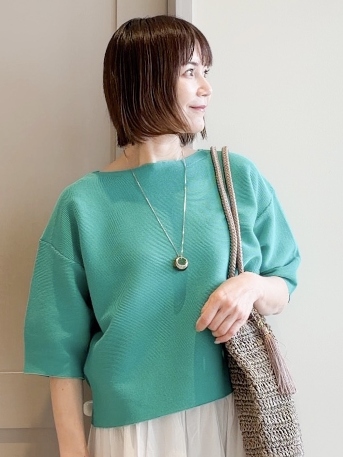 yamakoさんの「grove｜【洗濯機OK】レイヤードにもおすすめ、軽やかクロップドニット」を使ったコーディネート