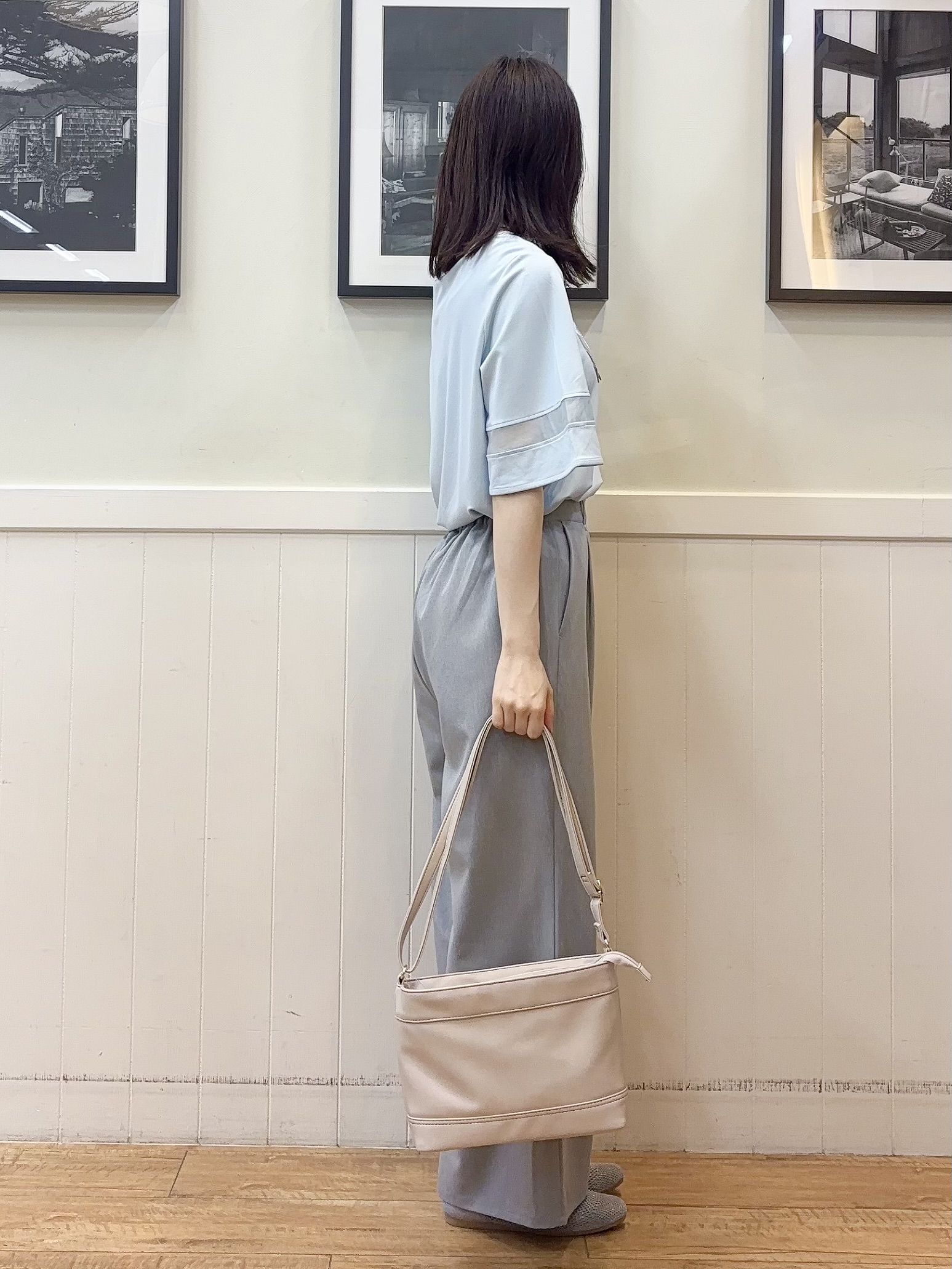 えぬさんの「SHOO･LA･RUE｜【洗濯機後しわになりにくい/S-LL】お袖のシアーで抜け感プラス 二の腕隠せるフレアスリーブトップス」を使ったコーディネート