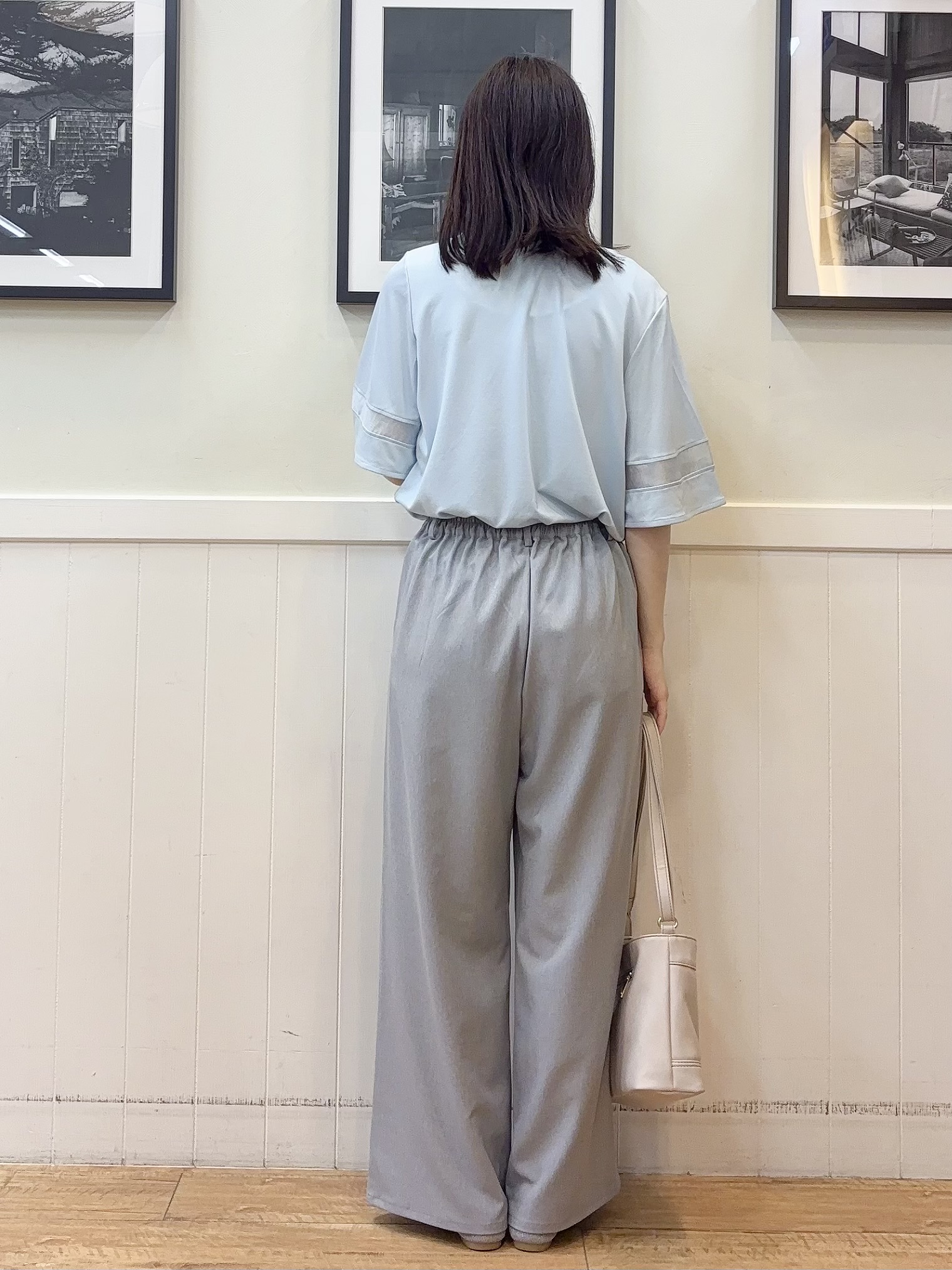 えぬさんの「SHOO･LA･RUE｜【洗濯機後しわになりにくい/S-LL】お袖のシアーで抜け感プラス 二の腕隠せるフレアスリーブトップス」を使ったコーディネート