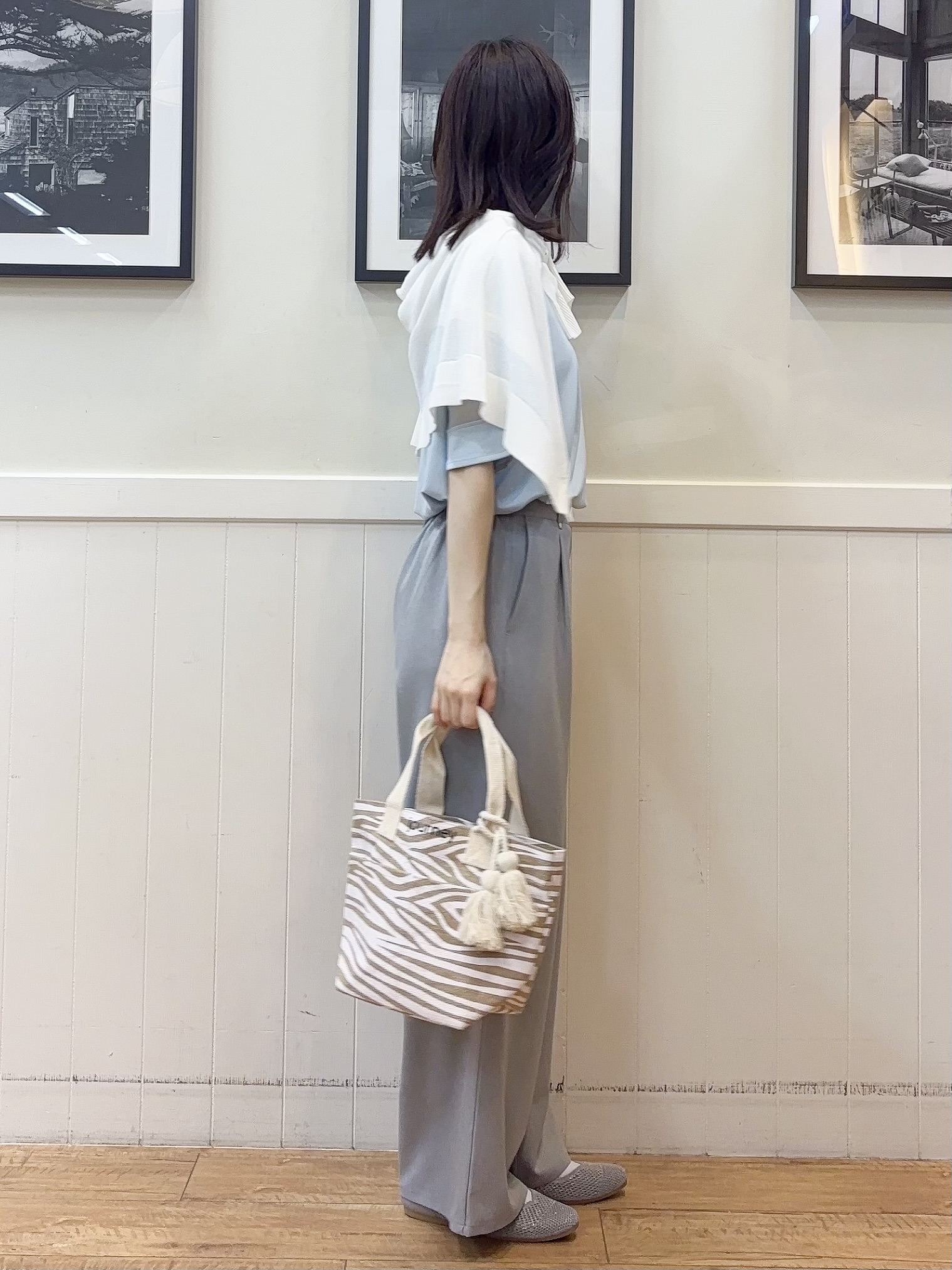 えぬさんの「SHOO･LA･RUE｜【洗濯機後しわになりにくい/S-LL】お袖のシアーで抜け感プラス 二の腕隠せるフレアスリーブトップス」を使ったコーディネート