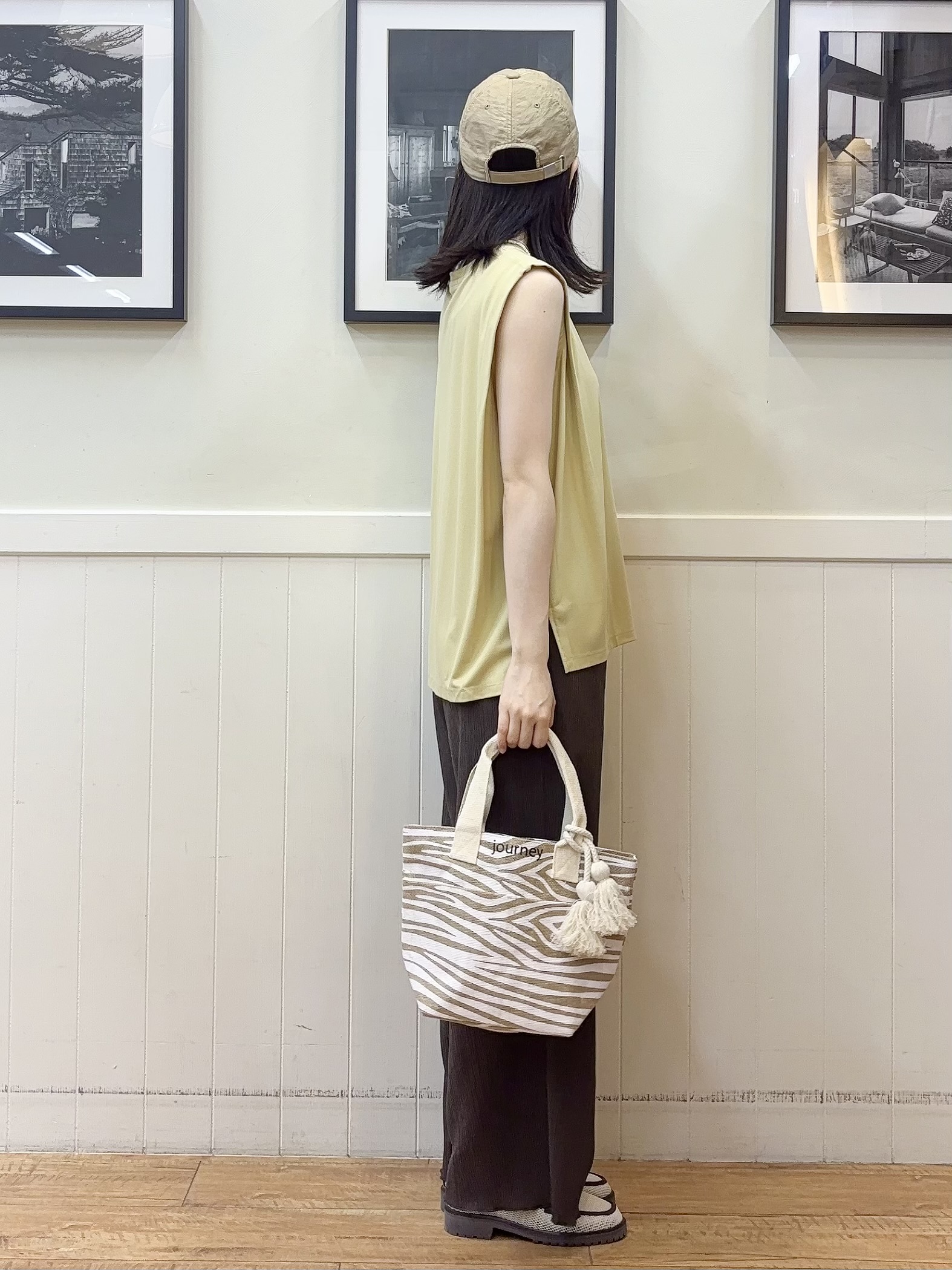 えぬさんの「SHOO･LA･RUE｜【UVカット/接触冷感】上品に涼し気 とろみタックノースリーブトップス」を使ったコーディネート