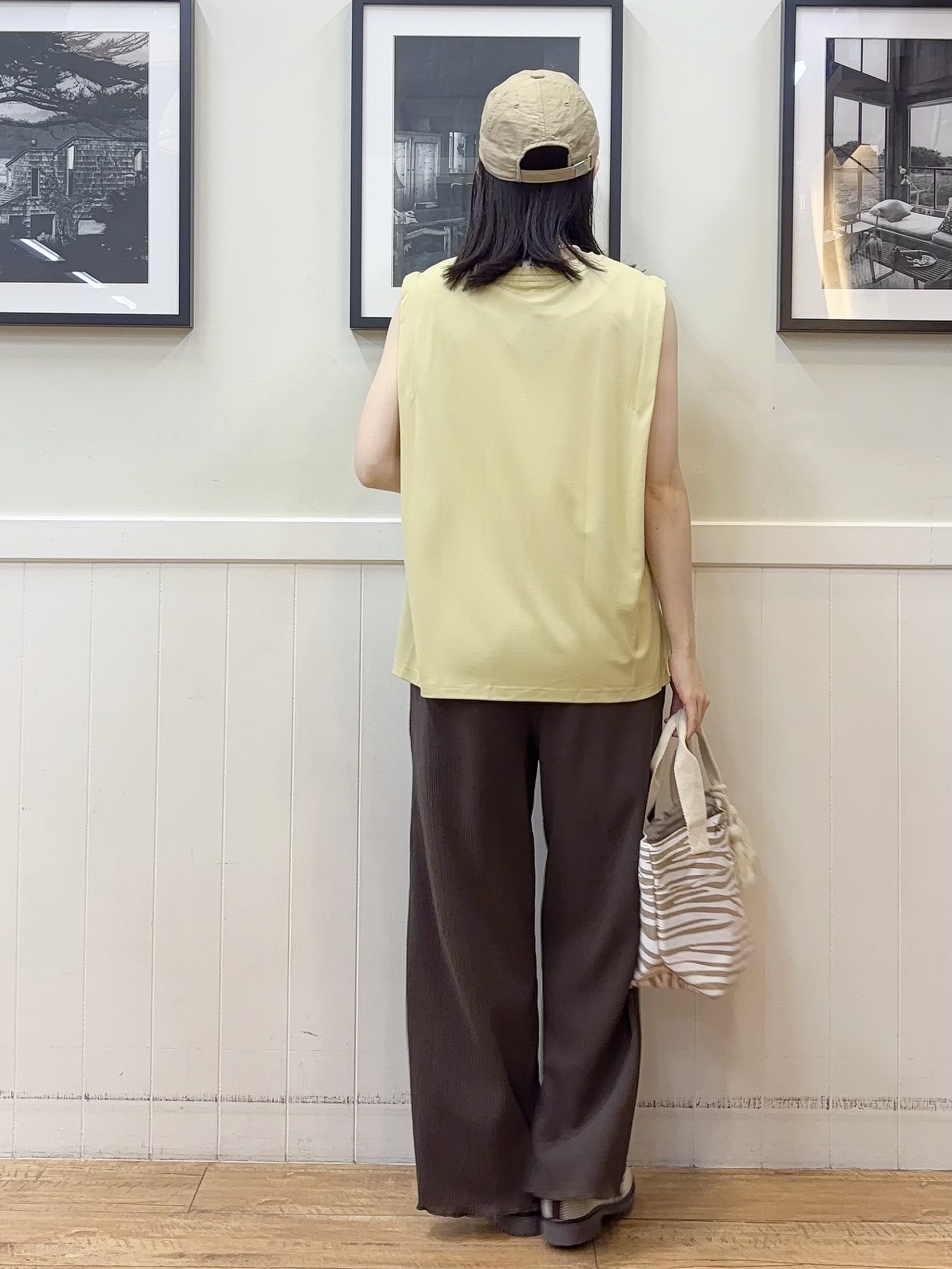 えぬさんの「SHOO･LA･RUE｜【UVカット/接触冷感】上品に涼し気 とろみタックノースリーブトップス」を使ったコーディネート