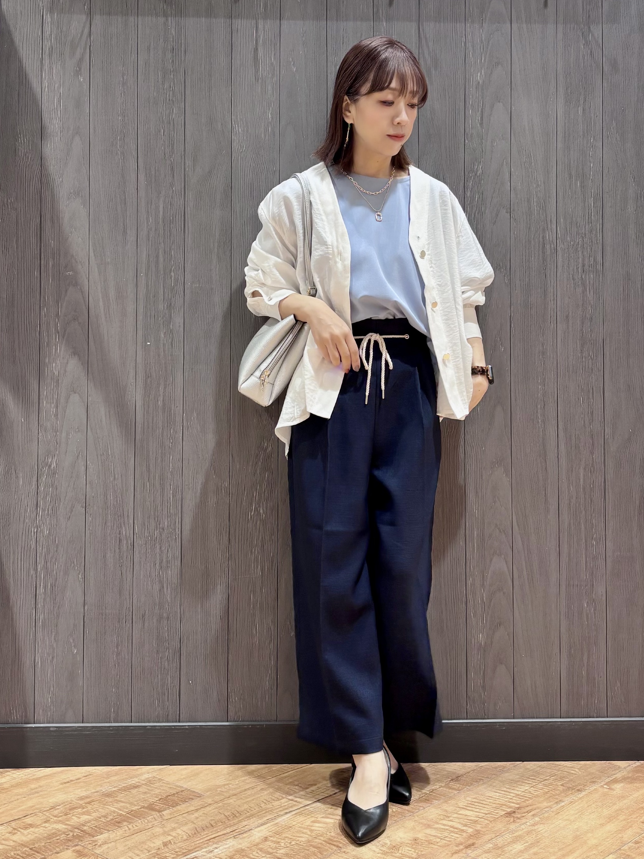 meiさんの「SHOO･LA･RUE｜【S-LL/体型カバー/Aライン】身体のラインを拾いにくい シアーシャツカーディガン」を使ったコーディネート