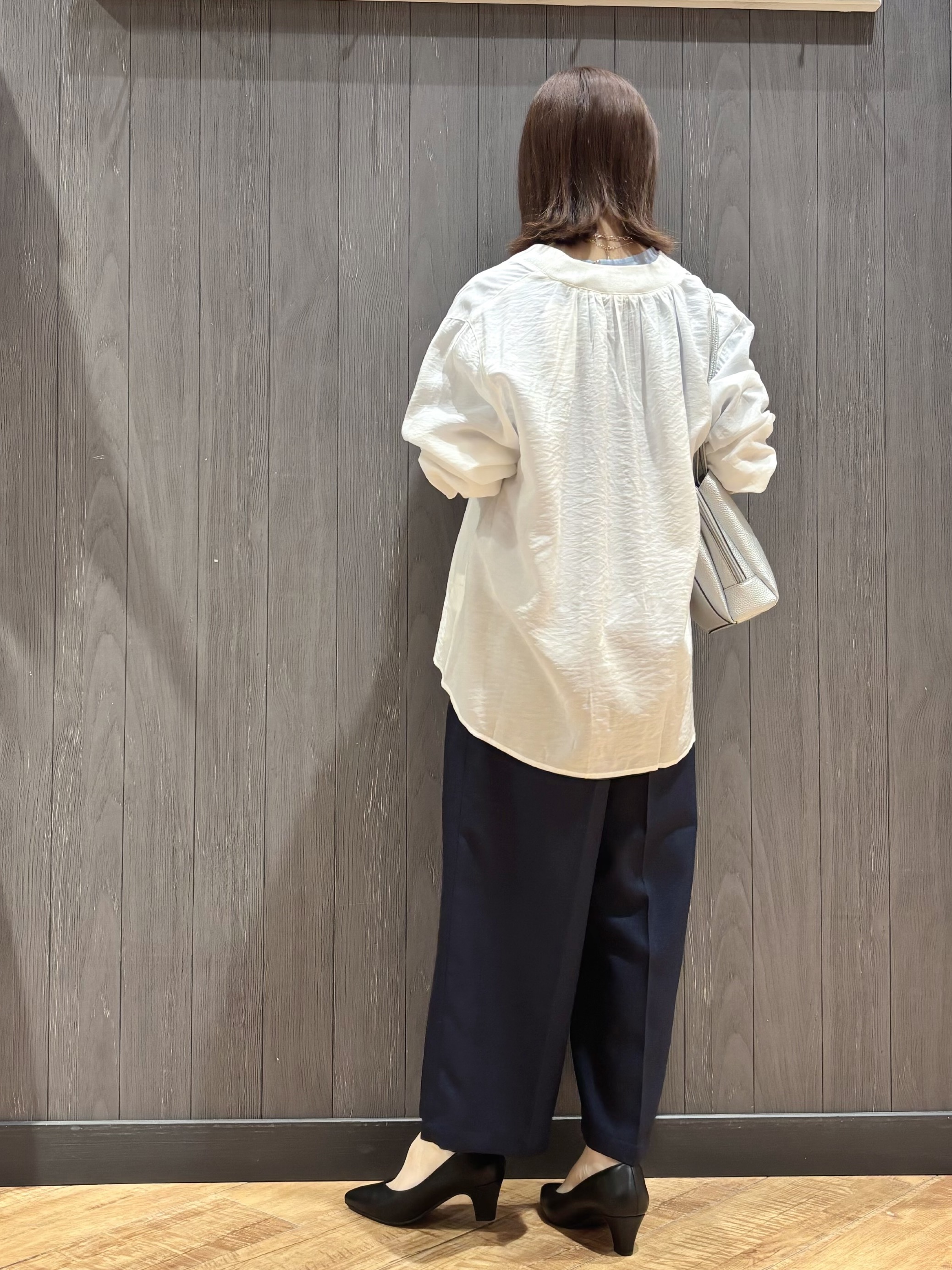 meiさんの「SHOO･LA･RUE｜【S-LL/体型カバー/Aライン】身体のラインを拾いにくい シアーシャツカーディガン」を使ったコーディネート
