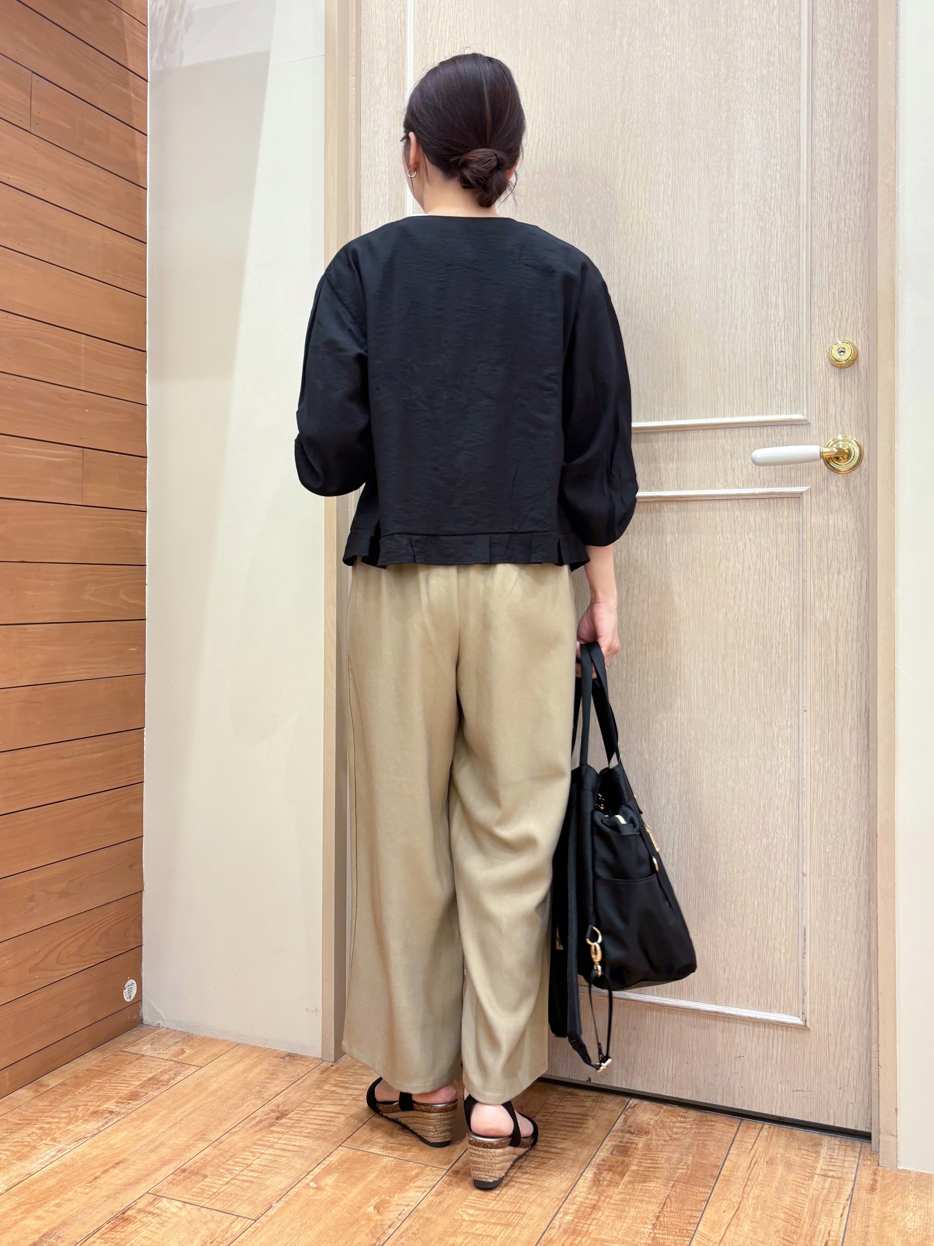 なみさんの「SHOO･LA･RUE｜【ひんやり/S-LL/洗濯機可】色・柄選べる お袖チュールレイヤード プリントアソートTシャツ」を使ったコーディネート