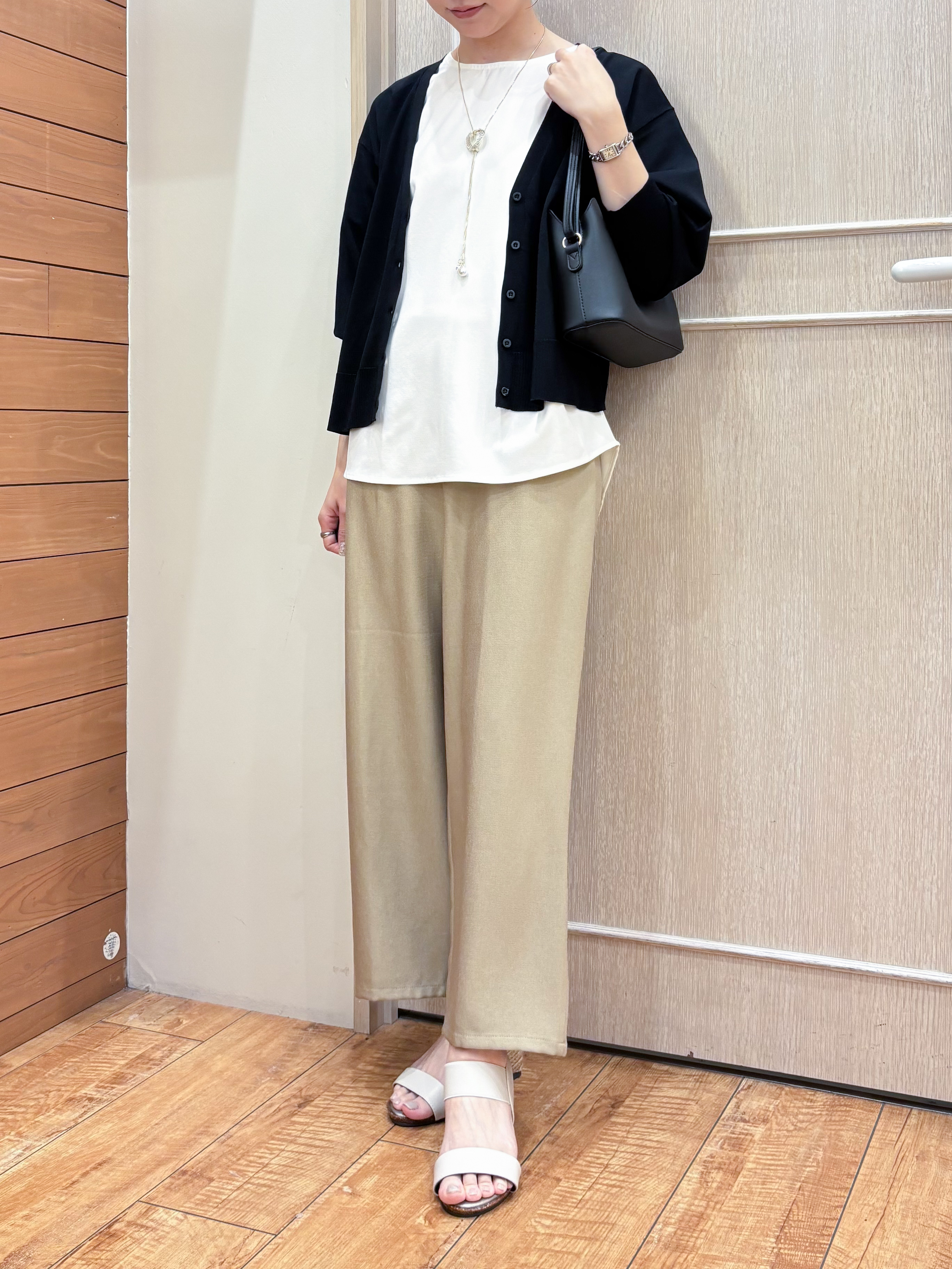 なみさんの「SHOO･LA･RUE｜【洗濯機可/UV】さらっとしたタッチが心地よい ショート丈 Vネックカーディガン」を使ったコーディネート