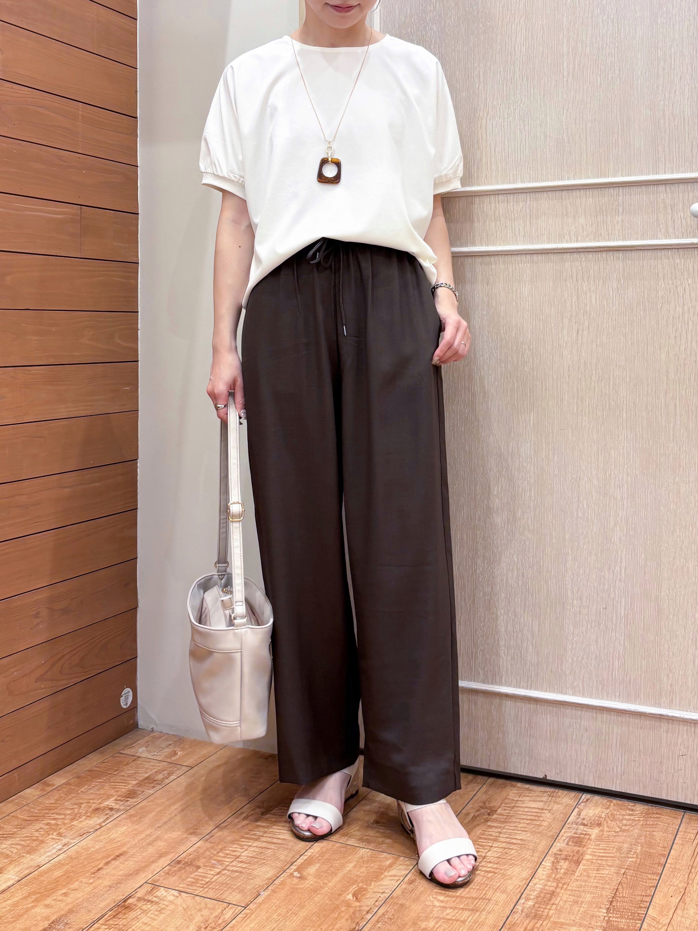 なみさんの「SHOO･LA･RUE｜【洗濯後しわになりにくい】インせず着られる さらっとタッチのドルマンブラウス」を使ったコーディネート